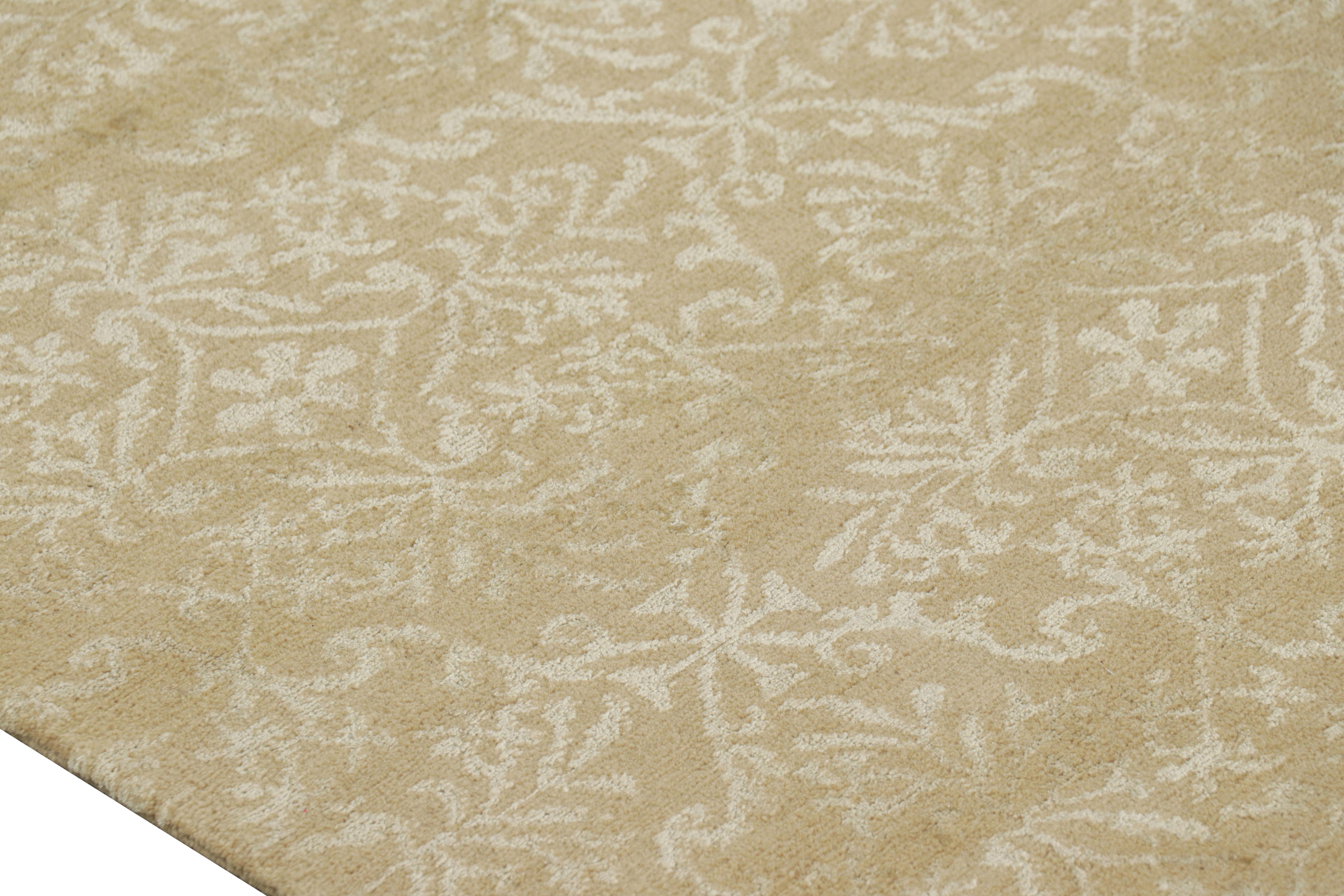 Rug & Kilim: tappeto in stile spagnolo in oro con motivi floreali 