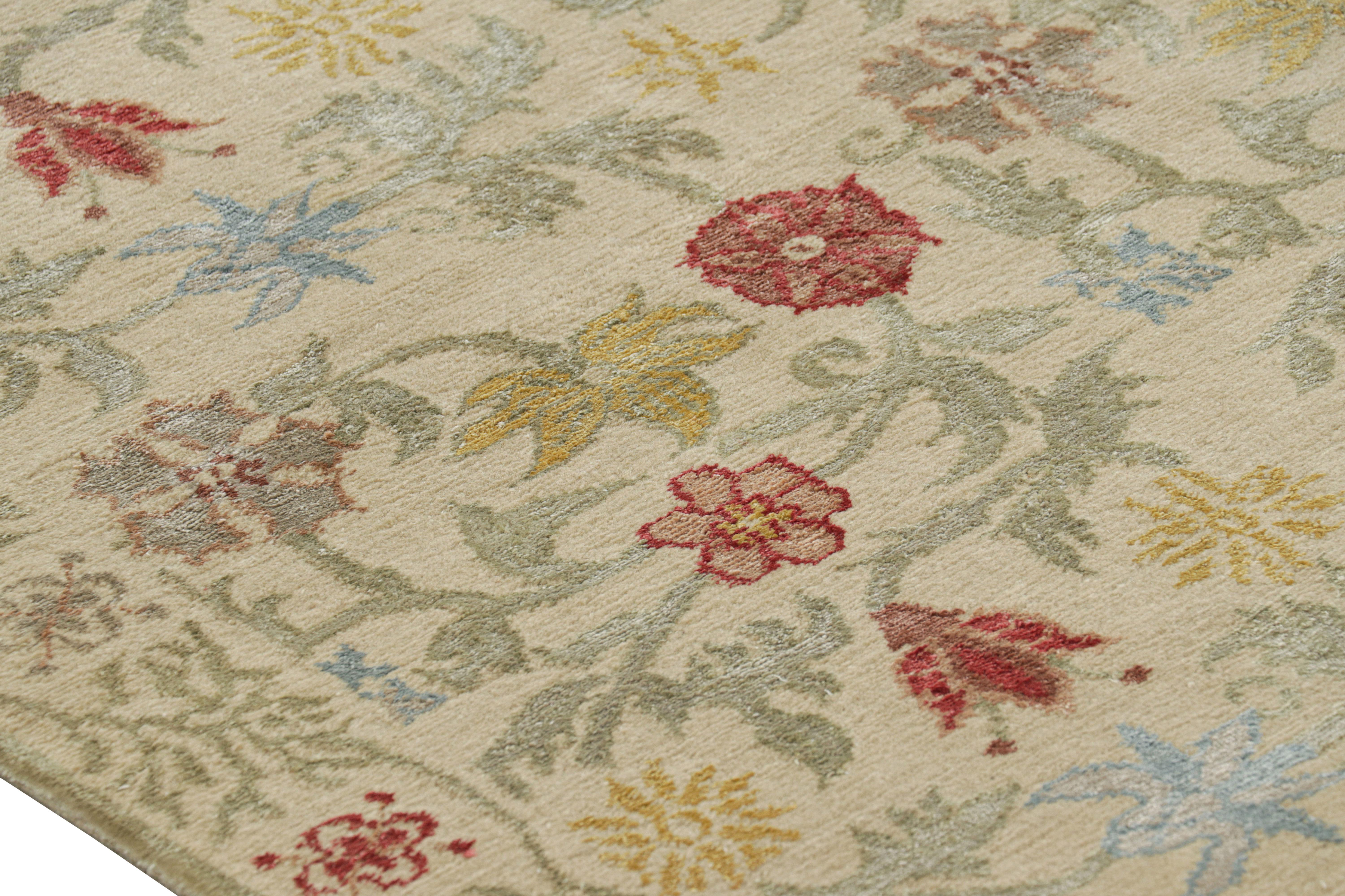 Nepalese Rug & Kilim è un tappeto in stile spagnolo in bianco sporco-beige con motivi floreali 
