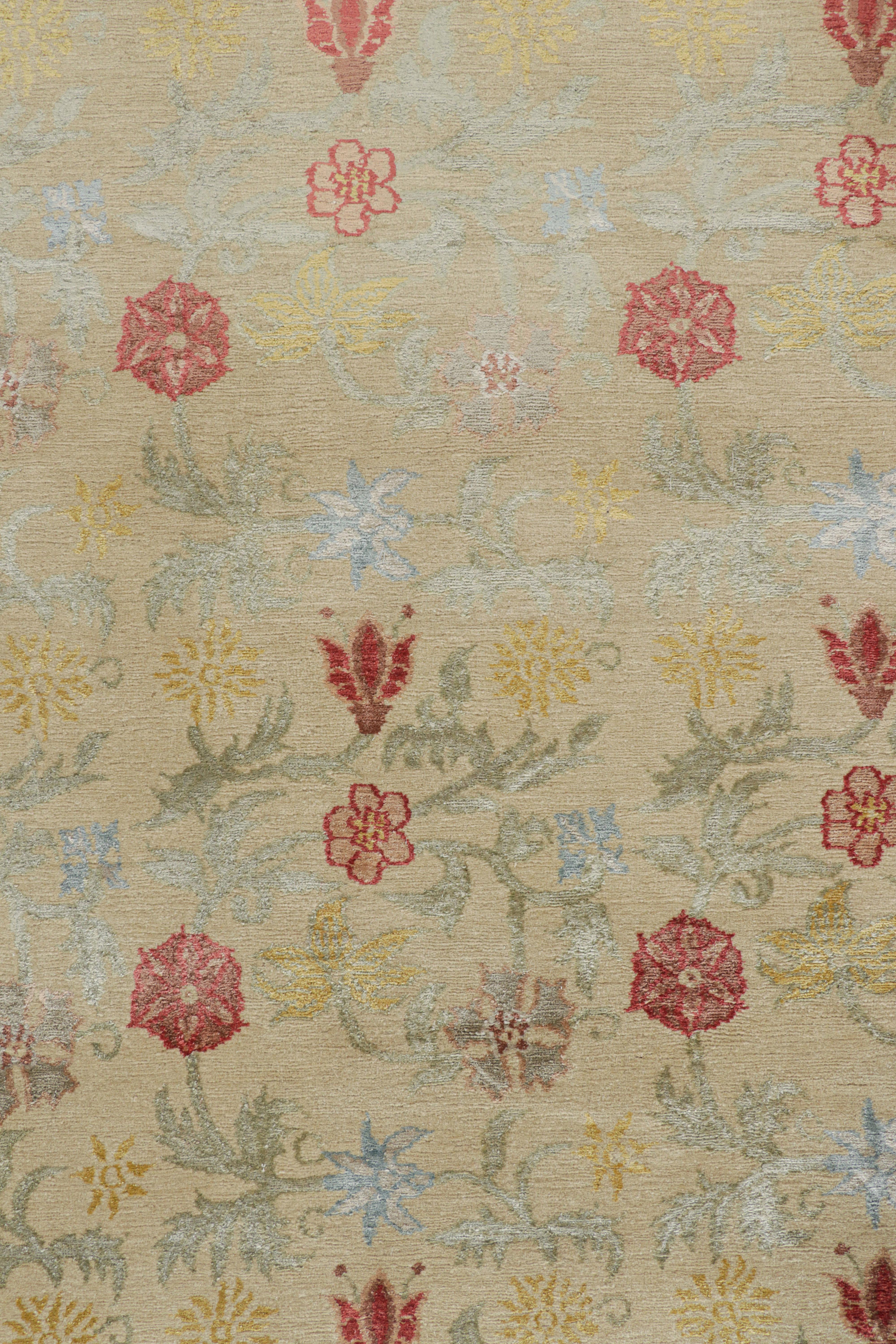 XXI secolo e contemporaneo Rug & Kilim è un tappeto in stile spagnolo in bianco sporco-beige con motivi floreali 