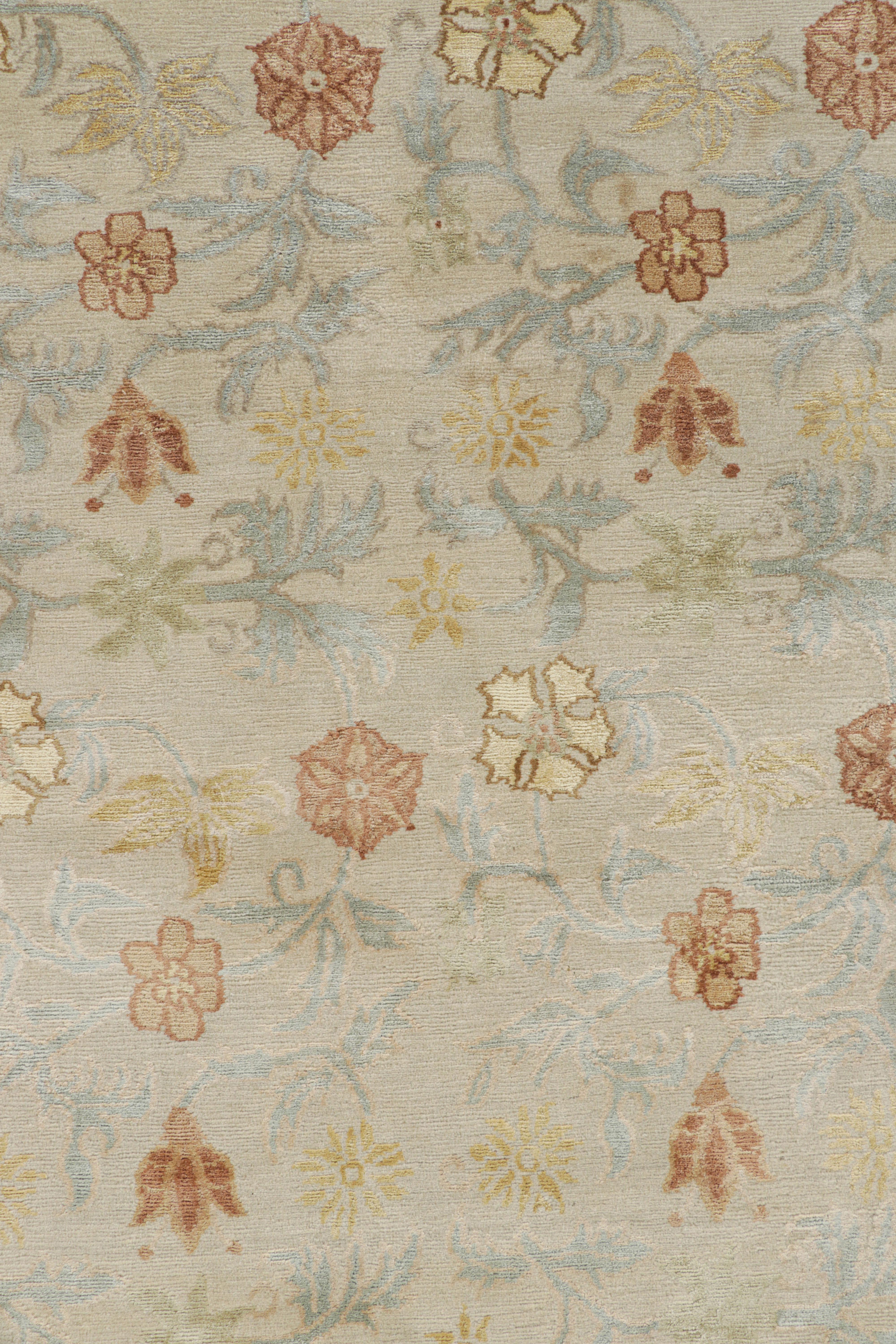 Rug & Kilims spanischer Teppich in Off-White-Beige mit Blumenmustern Bilbao (21. Jahrhundert und zeitgenössisch) im Angebot