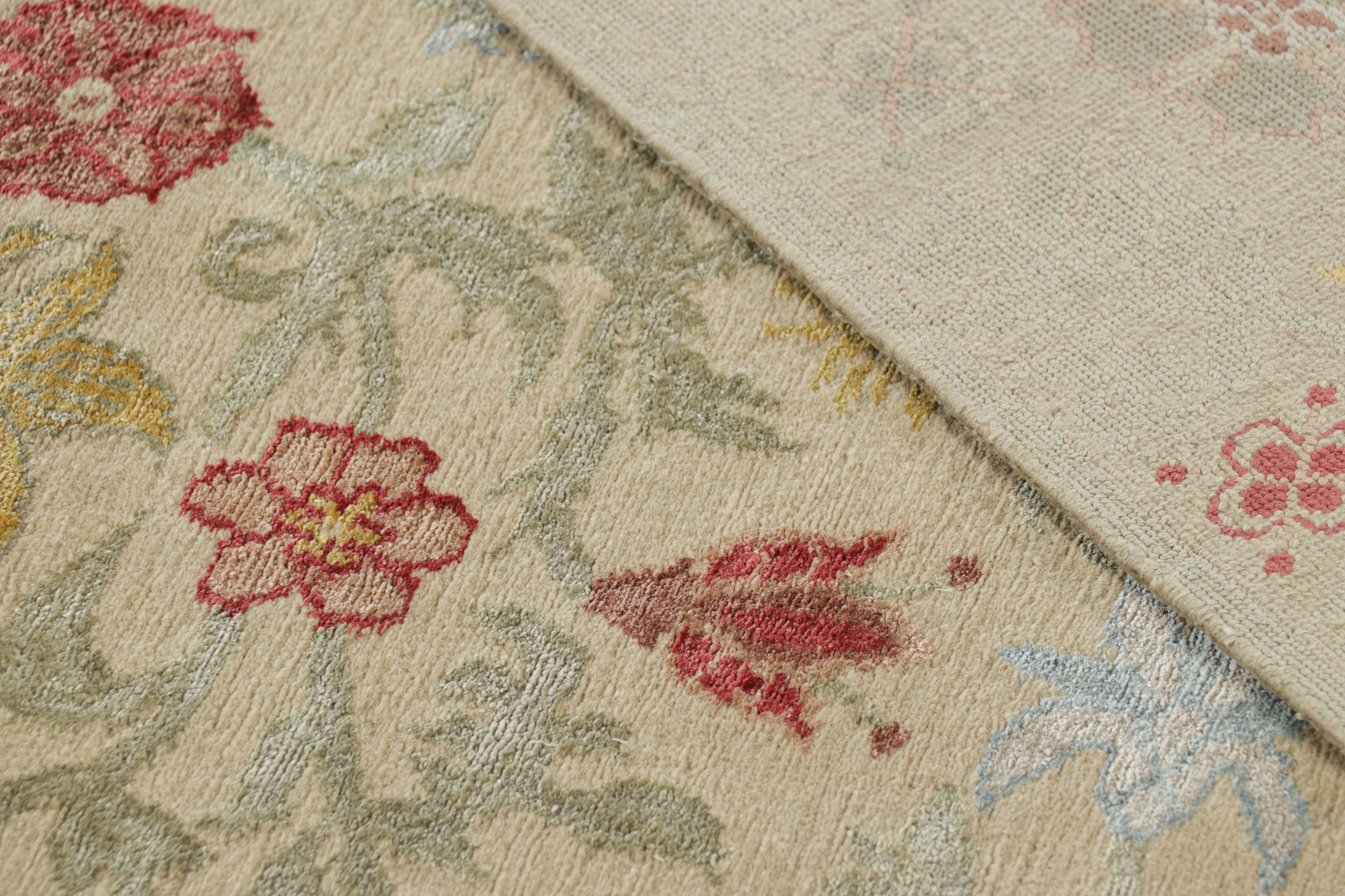 Lana Rug & Kilim è un tappeto in stile spagnolo in bianco sporco-beige con motivi floreali 