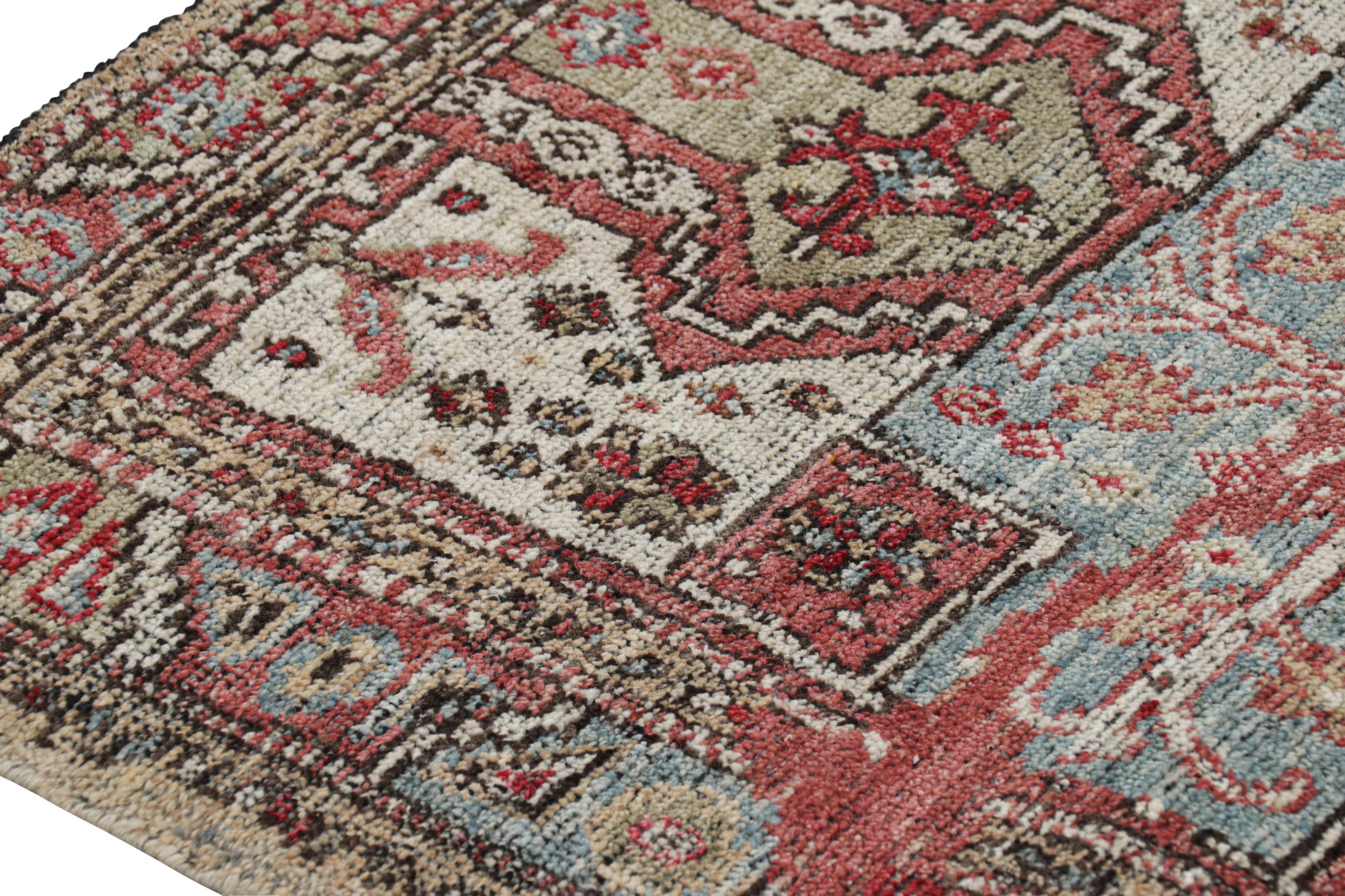 Alfombra cuadrada de estilo kazajo de Rug & Kilim con motivos geométricos policromáticos Tribal en venta