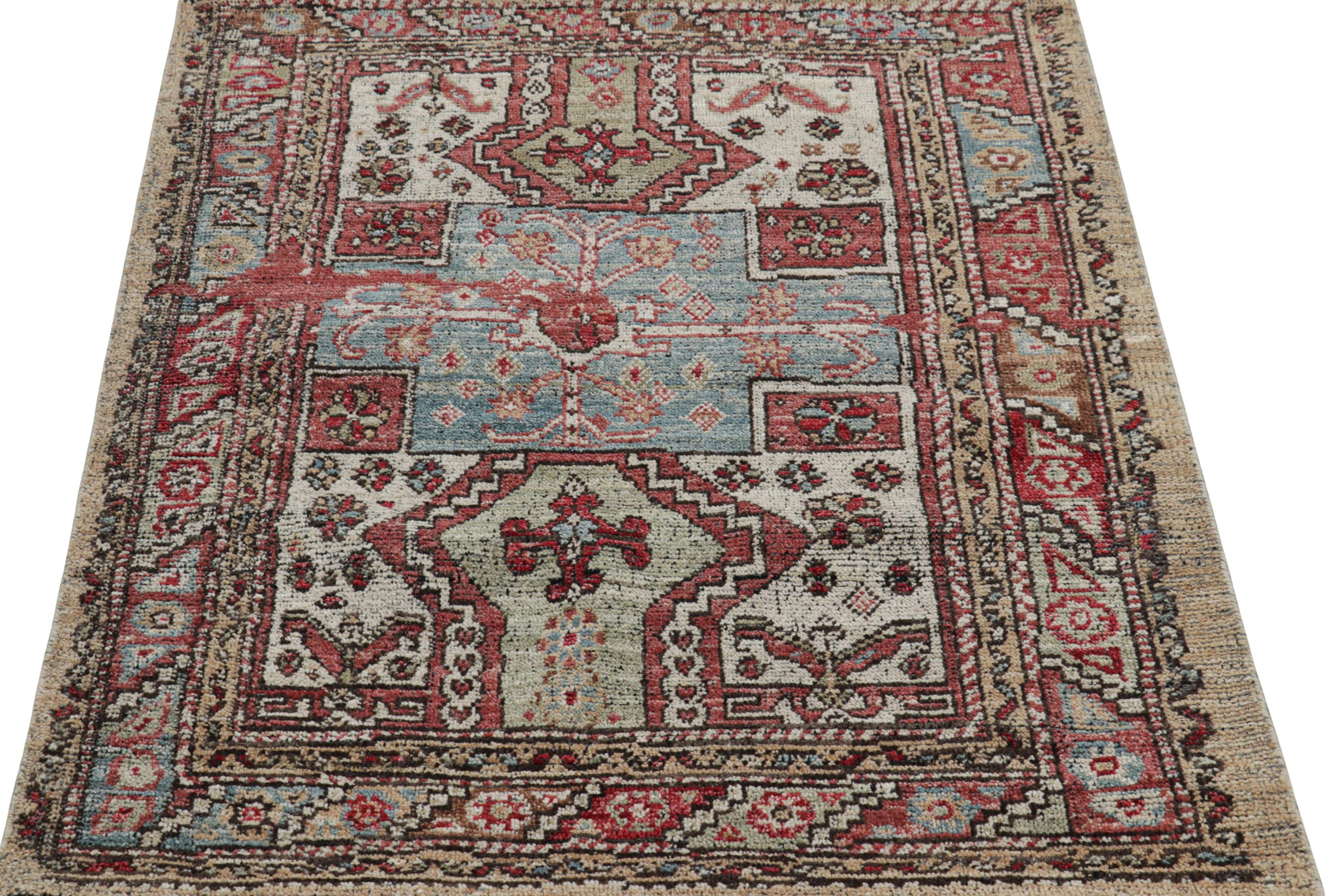 Alfombra cuadrada de estilo kazajo de Rug & Kilim con motivos geométricos policromáticos Indio en venta