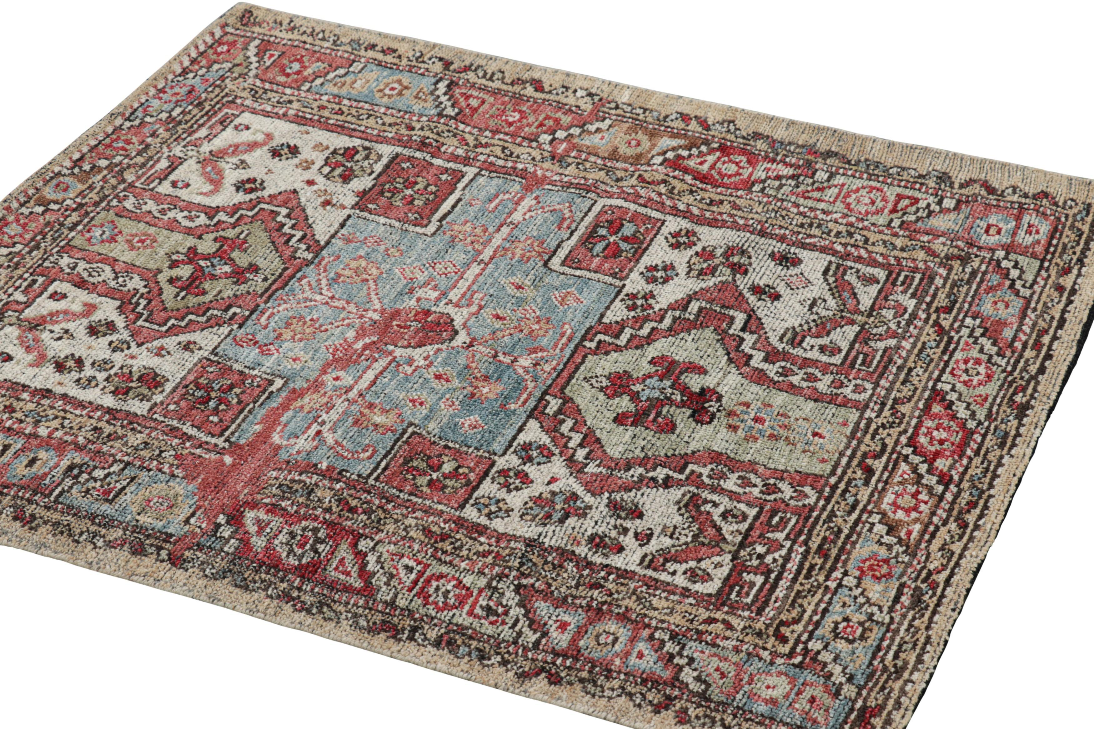 Alfombra cuadrada de estilo kazajo de Rug & Kilim con motivos geométricos policromáticos Anudado a mano en venta