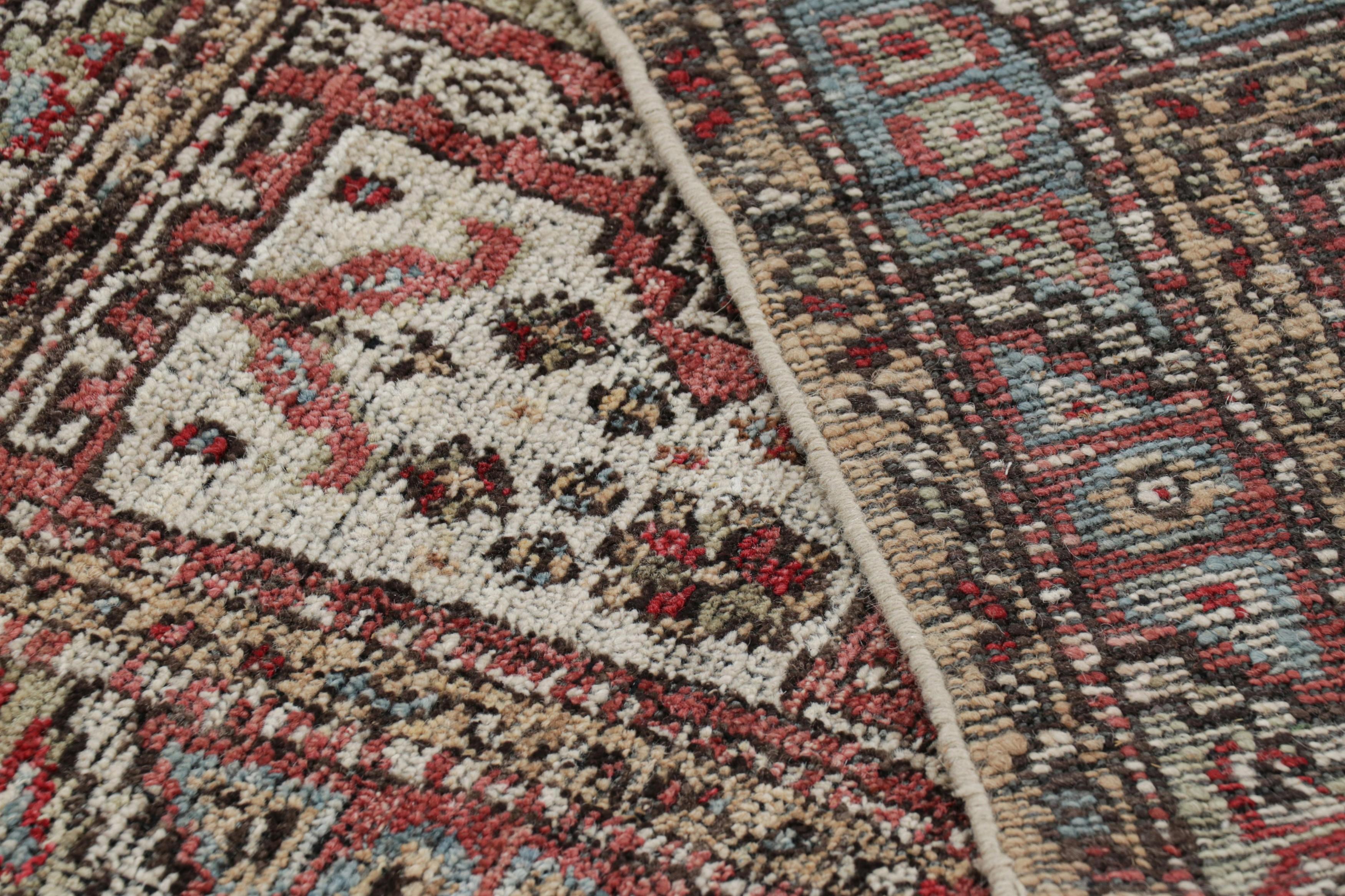 Alfombra cuadrada de estilo kazajo de Rug & Kilim con motivos geométricos policromáticos Siglo XXI y contemporáneo en venta