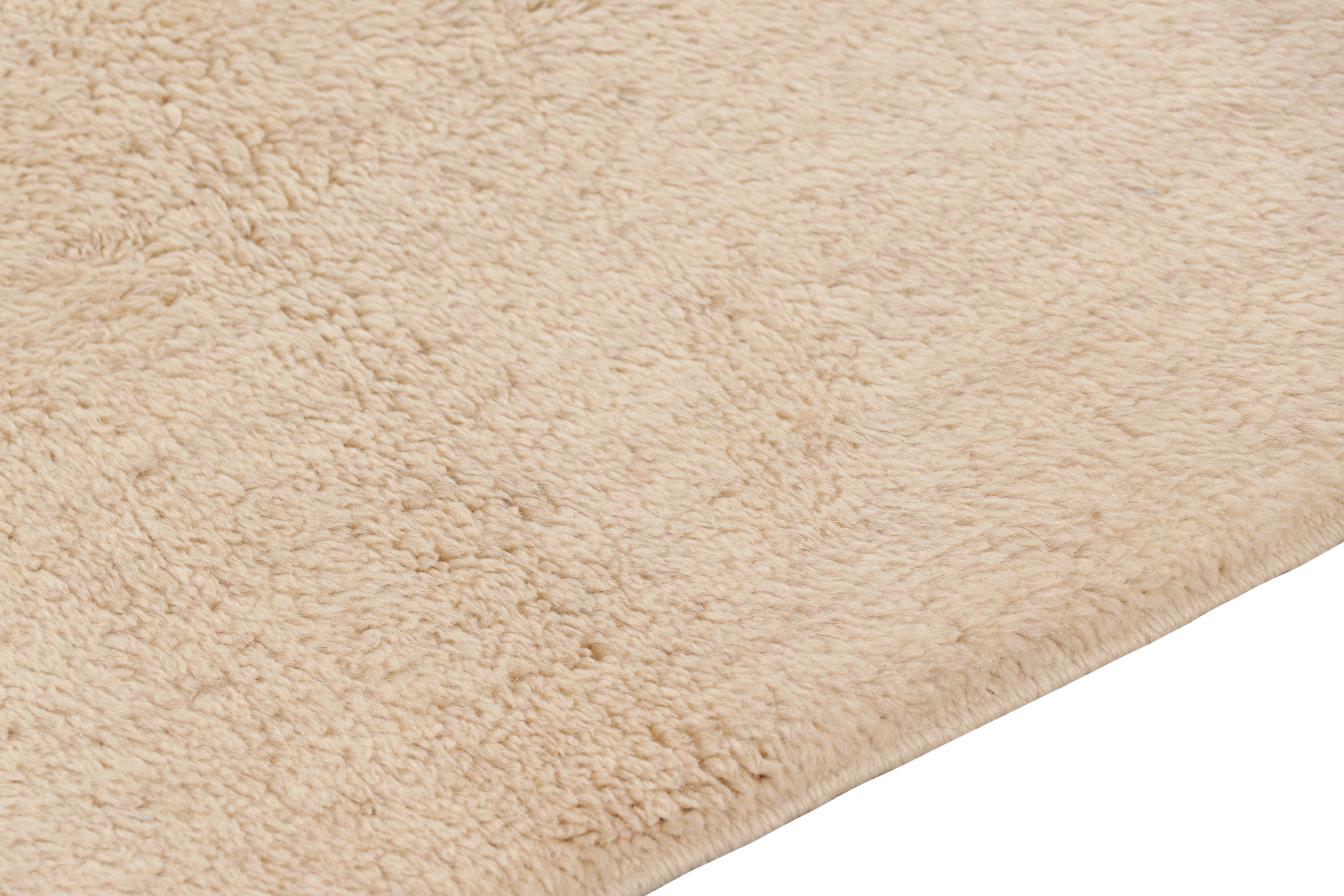 Alfombra marroquí cuadrada de Rug & Kilim en tonos blanco crema y pelo alto en Nuevo estado para la venta en Long Island City, NY