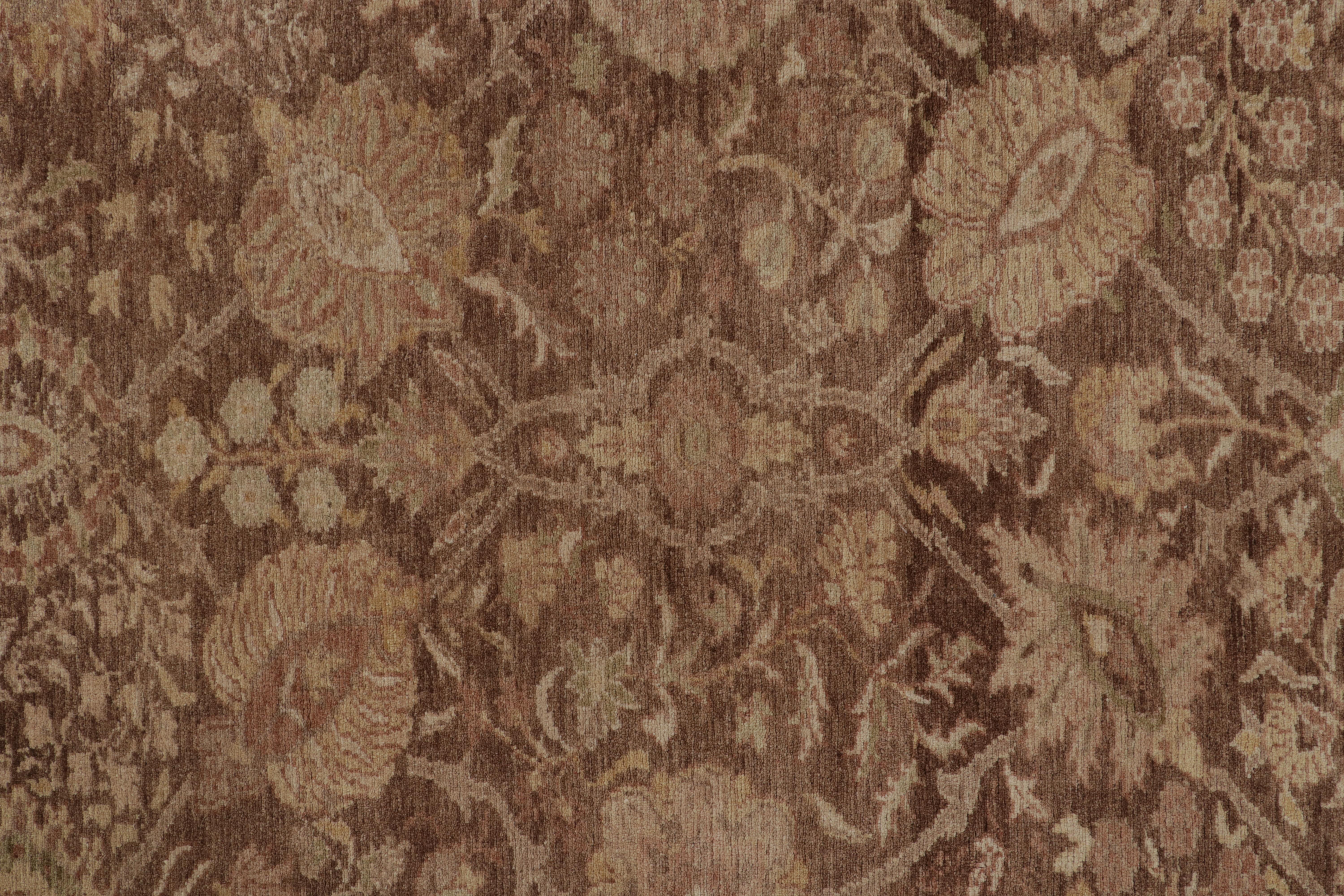 Rug & Kilim's Sultanabad Antique Style Teppich in Brown, Golden Floral Pattern im Angebot 2