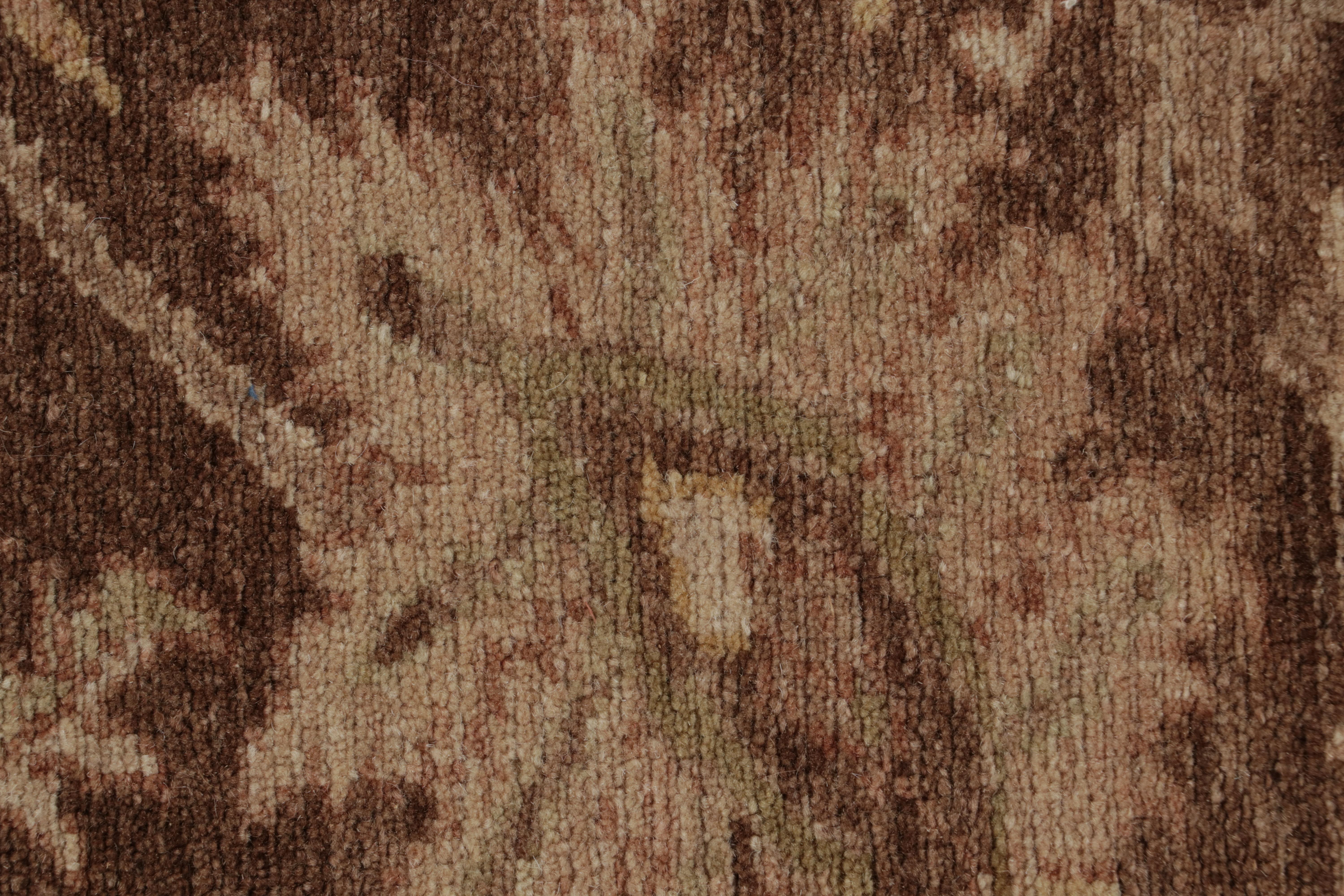 Rug & Kilim's Sultanabad Antique Style Teppich in Brown, Golden Floral Pattern im Angebot 3