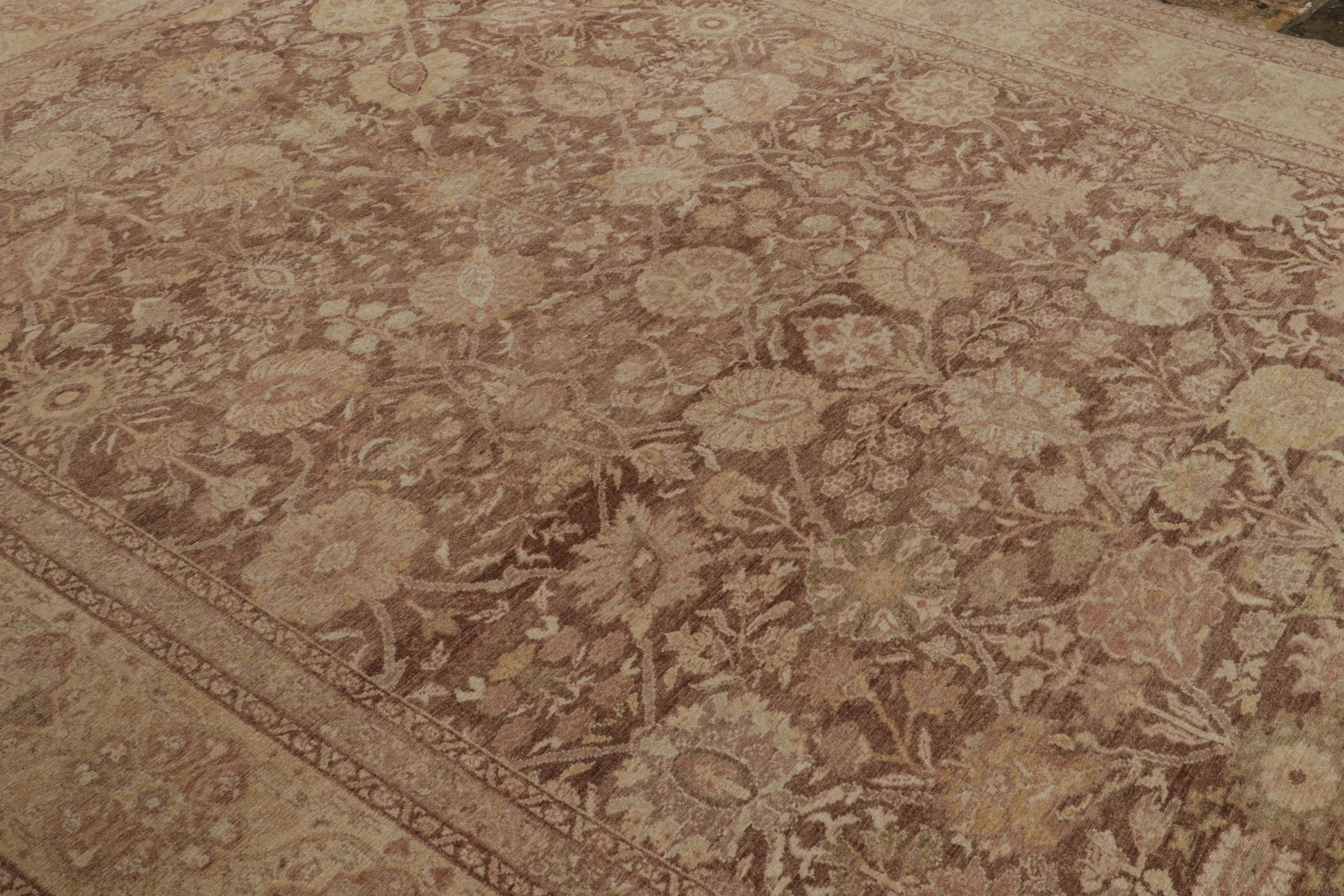 Rug & Kilim's Sultanabad Antique Style Teppich in Brown, Golden Floral Pattern im Zustand „Neu“ im Angebot in Long Island City, NY