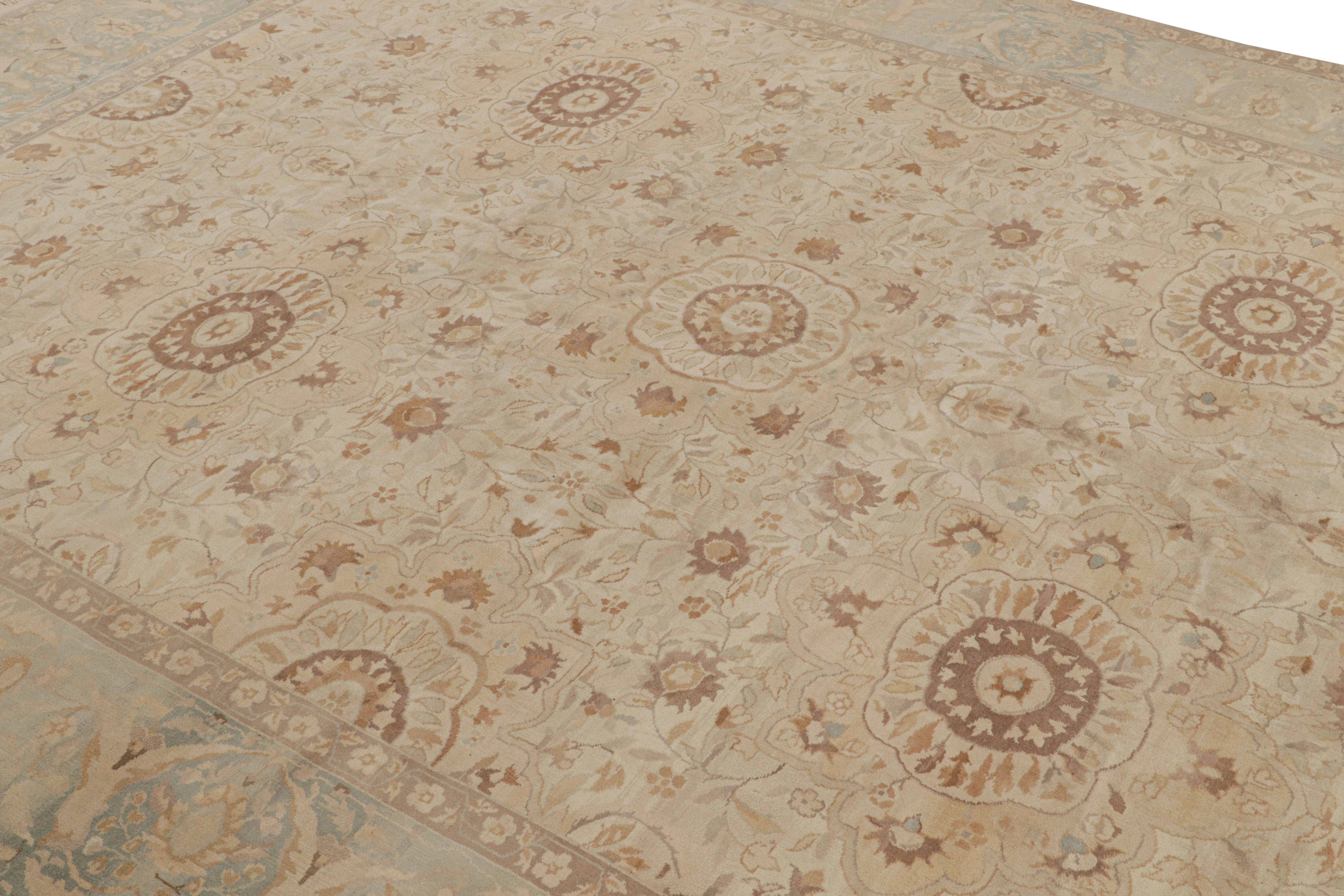 Rug & Kilim's Sultanabad Style Rug Beige Blau Klassisches Blumenmuster (Handgeknüpft) im Angebot