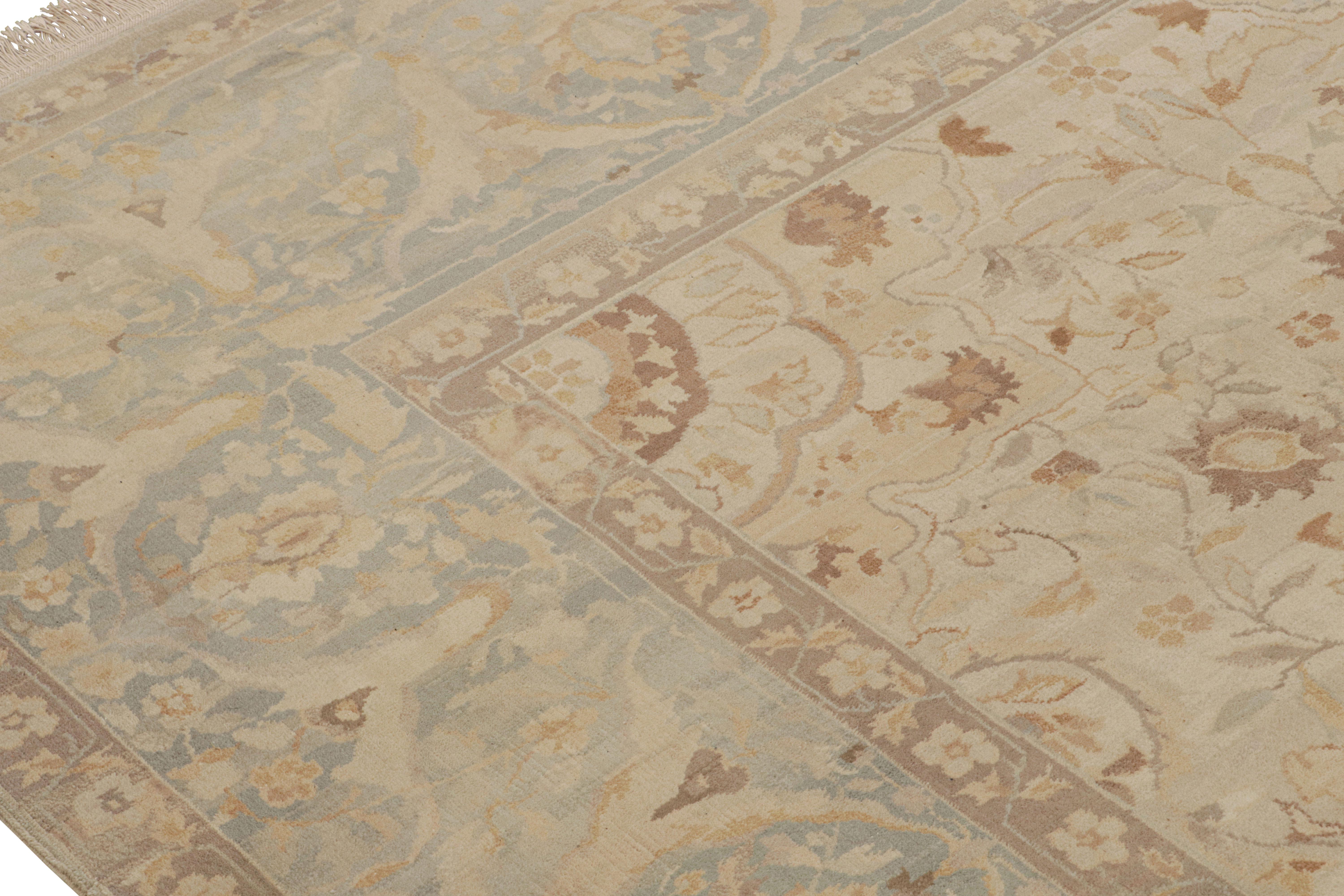 Rug & Kilim's Alfombra Estilo Sultanabad Beige Azul Patrón Floral Clásico en Nuevo estado para la venta en Long Island City, NY