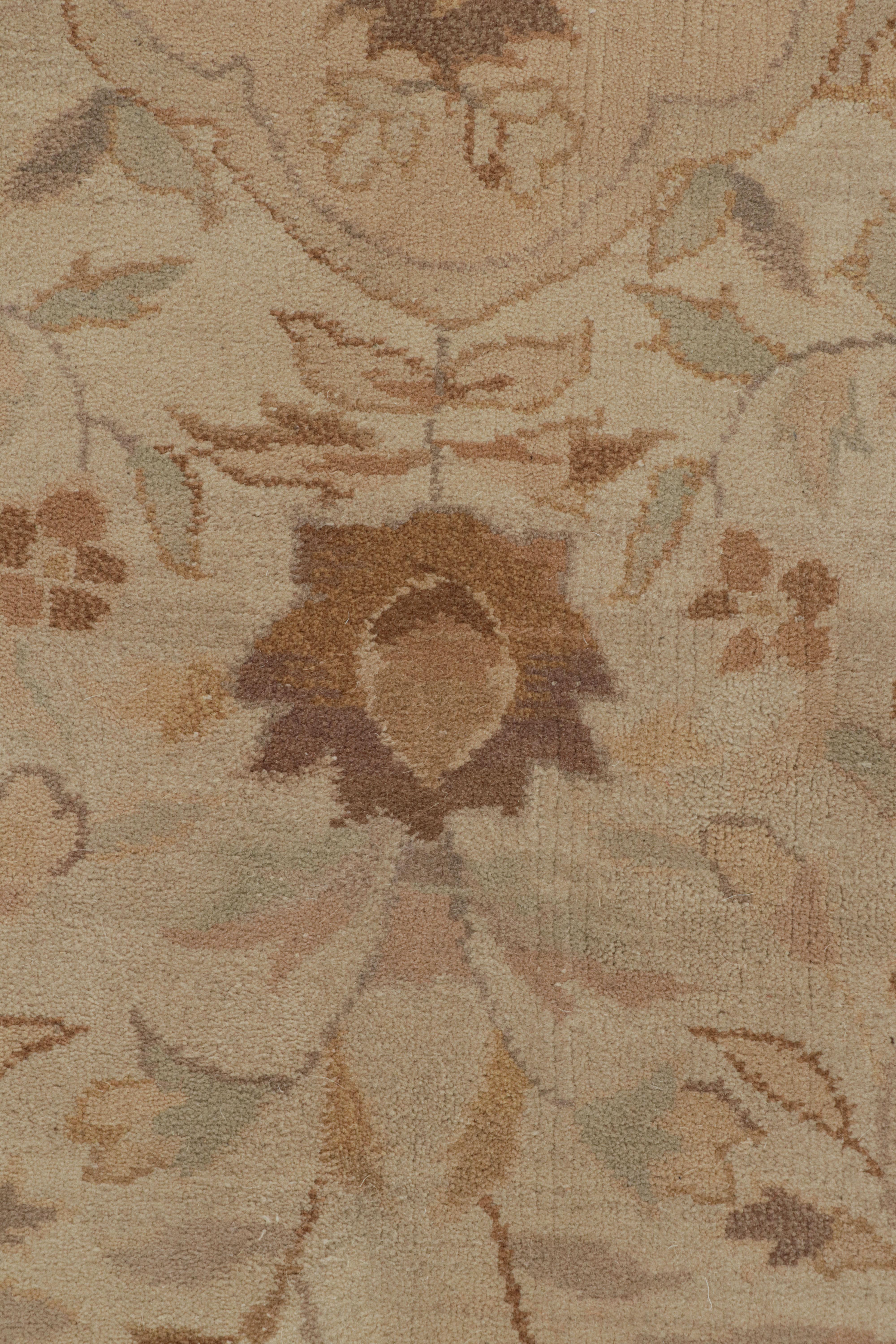 Rug & Kilim's Sultanabad Style Rug Beige Blau Klassisches Blumenmuster (21. Jahrhundert und zeitgenössisch) im Angebot