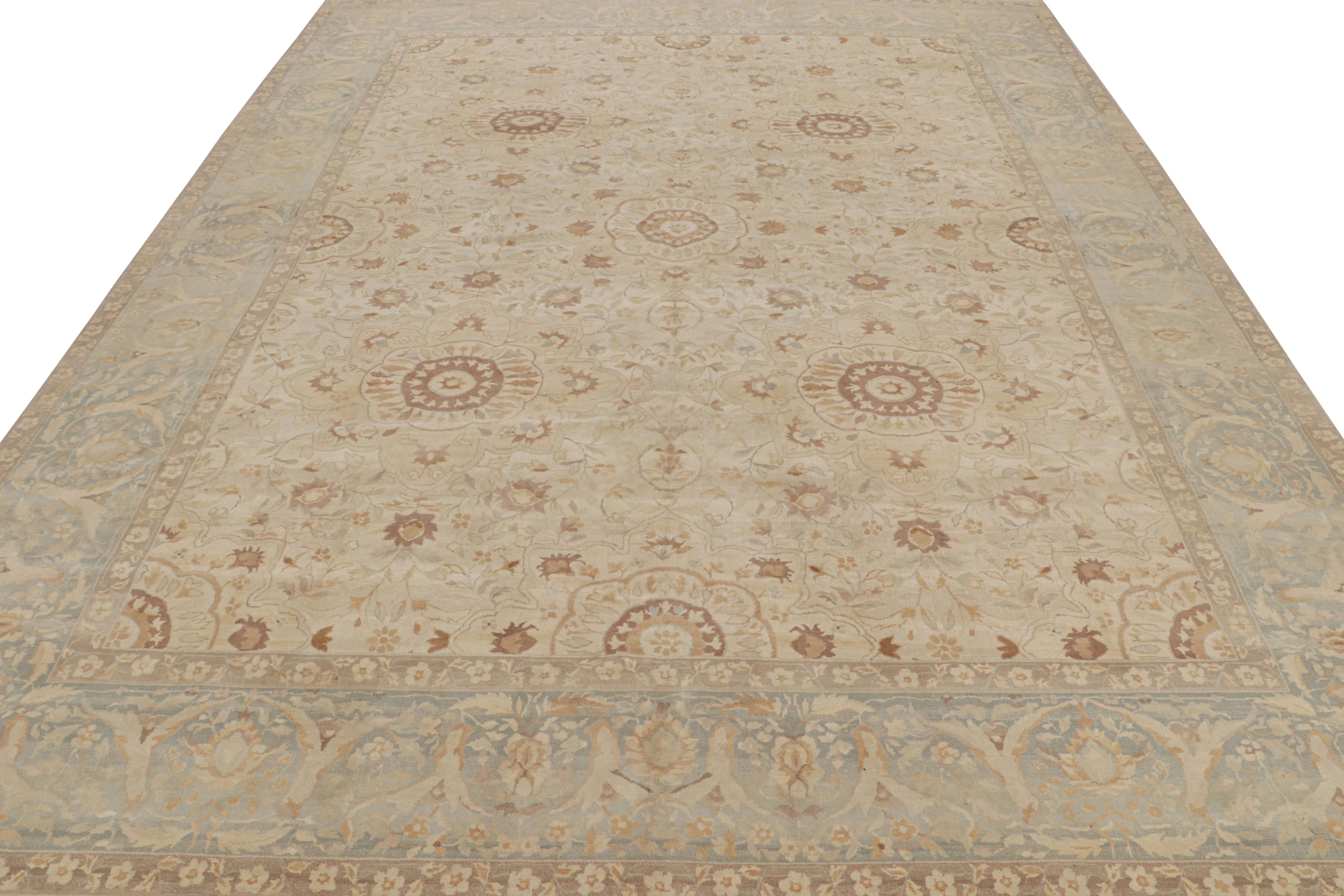 Rug & Kilim's Alfombra Estilo Sultanabad Beige Azul Patrón Floral Clásico Indio en venta