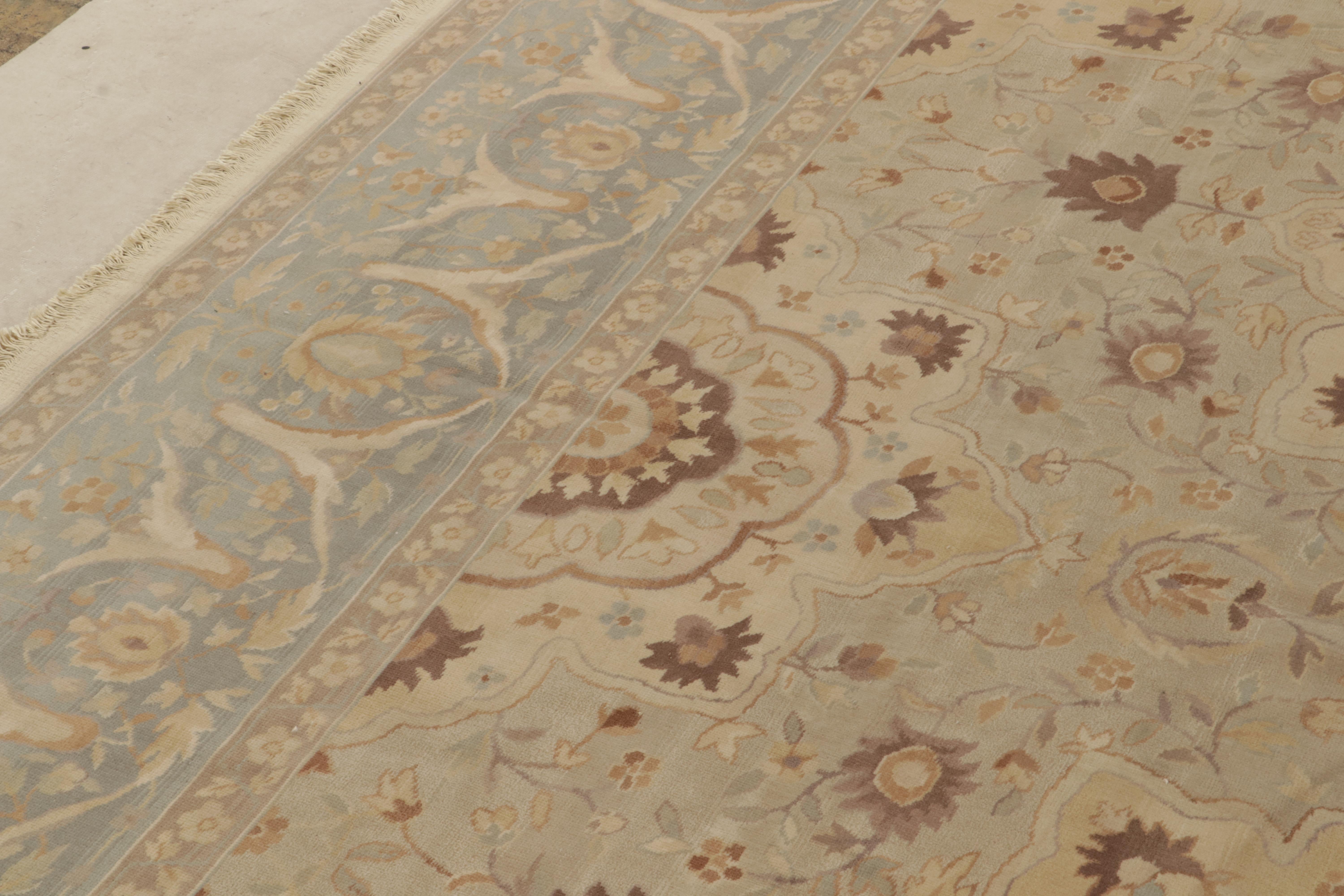 Rug & Kilim's Sultanabad Style Teppich in Beige-Braun & Blau mit Blumenmuster im Angebot 1