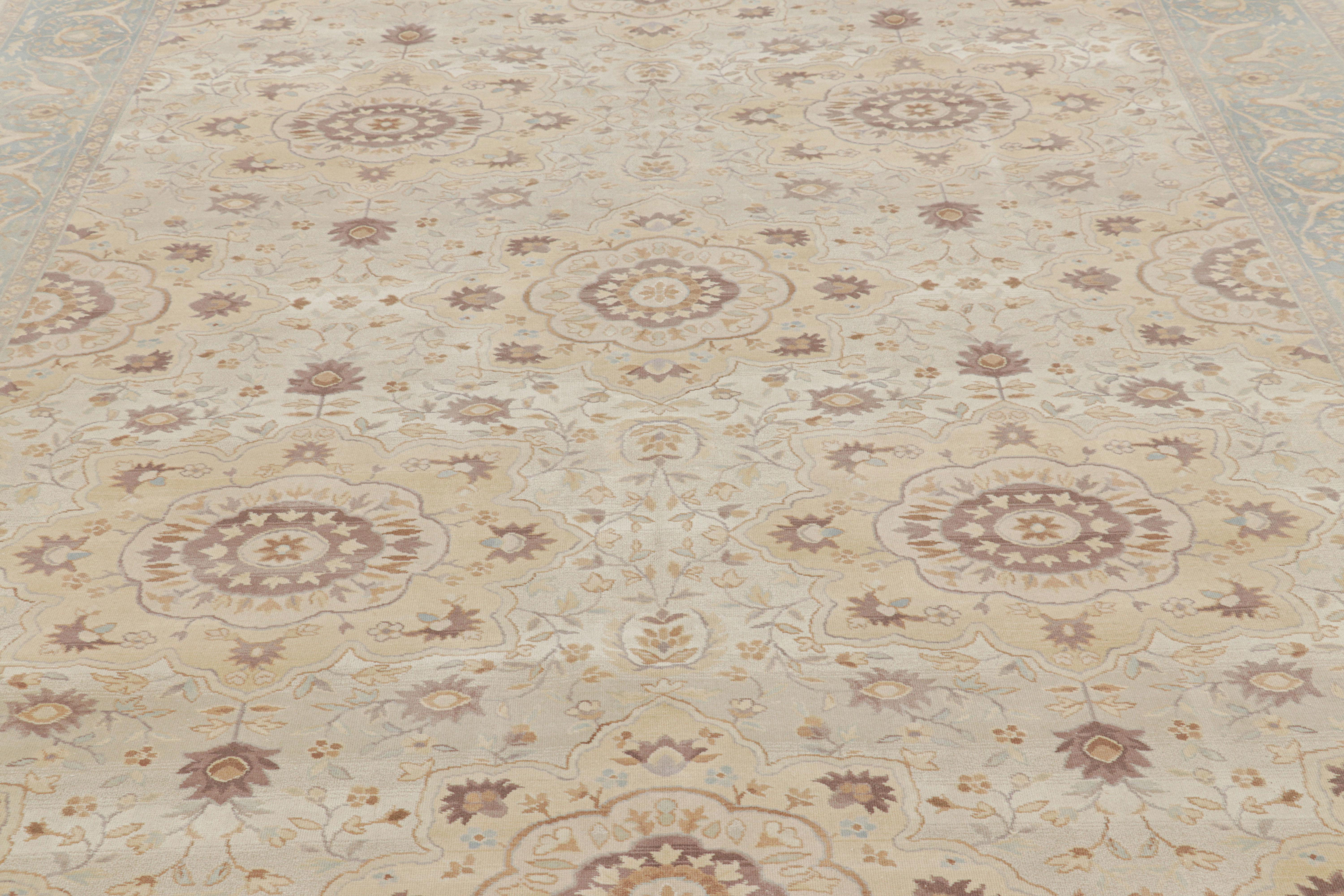 Annodato a mano in lana, questo tappeto 8x10 si ispira all'antico stile dei tappeti persiani Sultanabad Rugs e rappresenta l'ultima novità della collezione Modern Classics di Rug & Kilim.

Sul Design 

Traendo ispirazione da una delle più eleganti