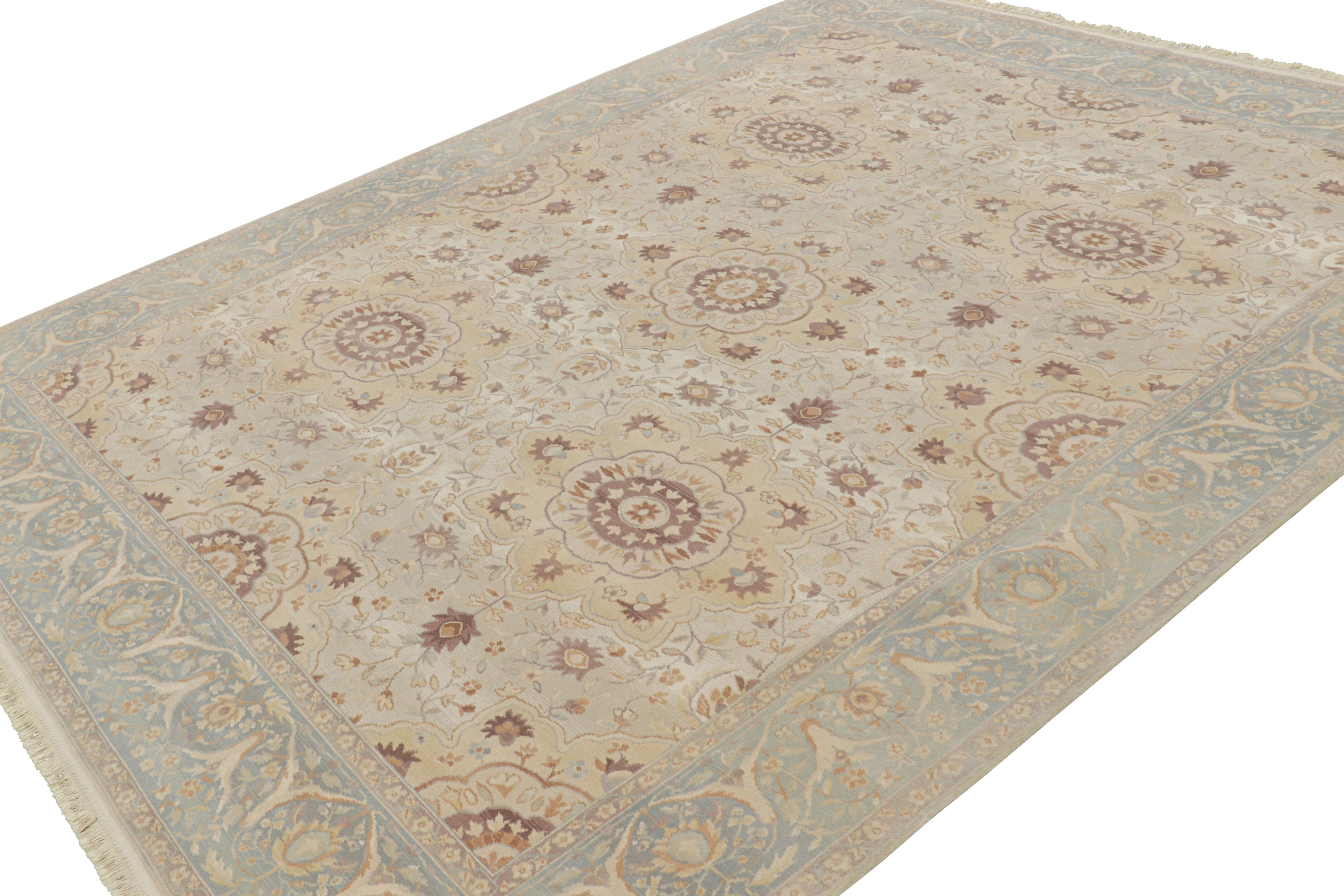 Cinese Rug & Kilim è un tappeto in stile Sultanabad in beige-marrone con motivi floreali in vendita