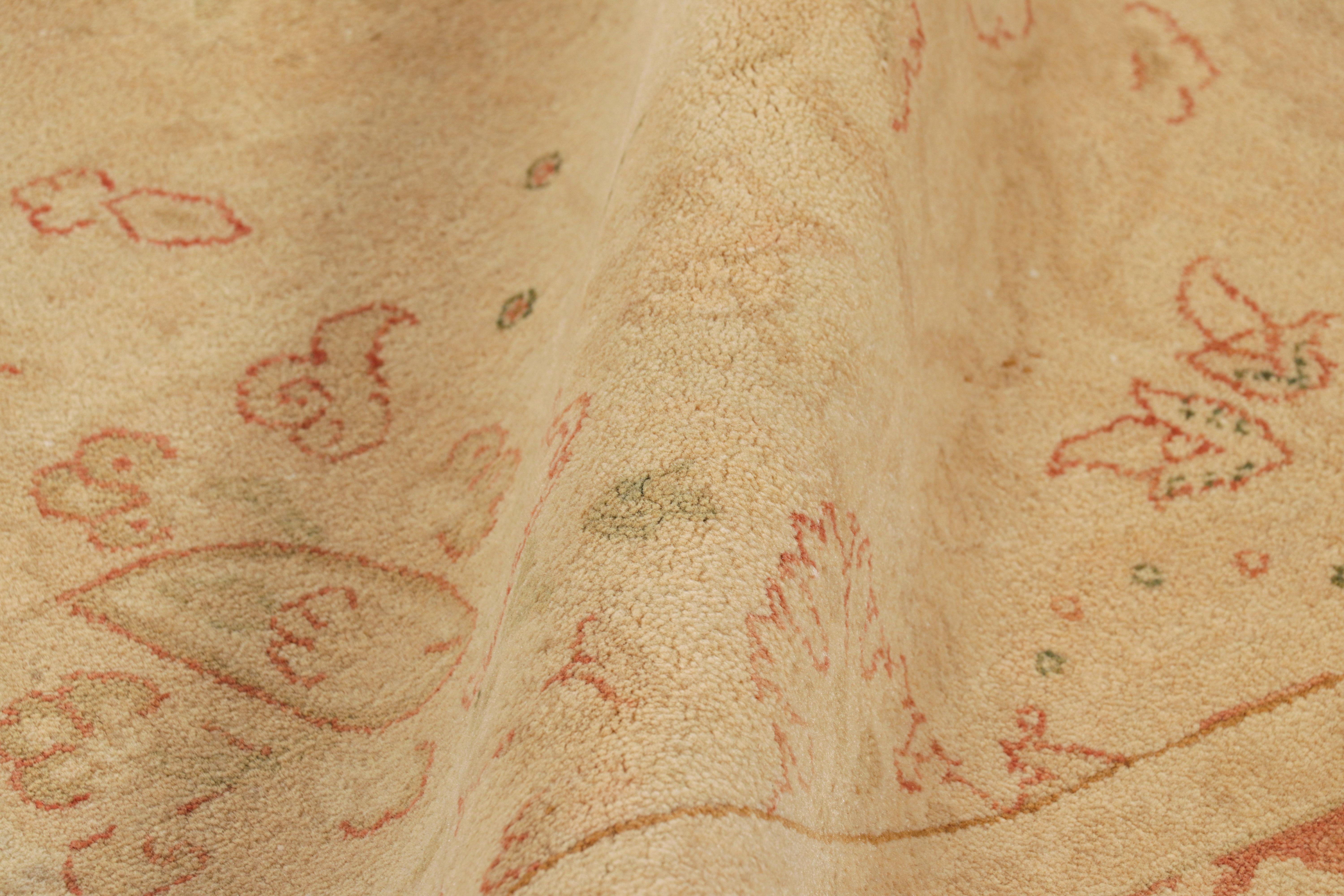 Rug & Kilim's Sultanabad Style Teppich in Beige-Braun mit Blumenmustern (Wolle) im Angebot