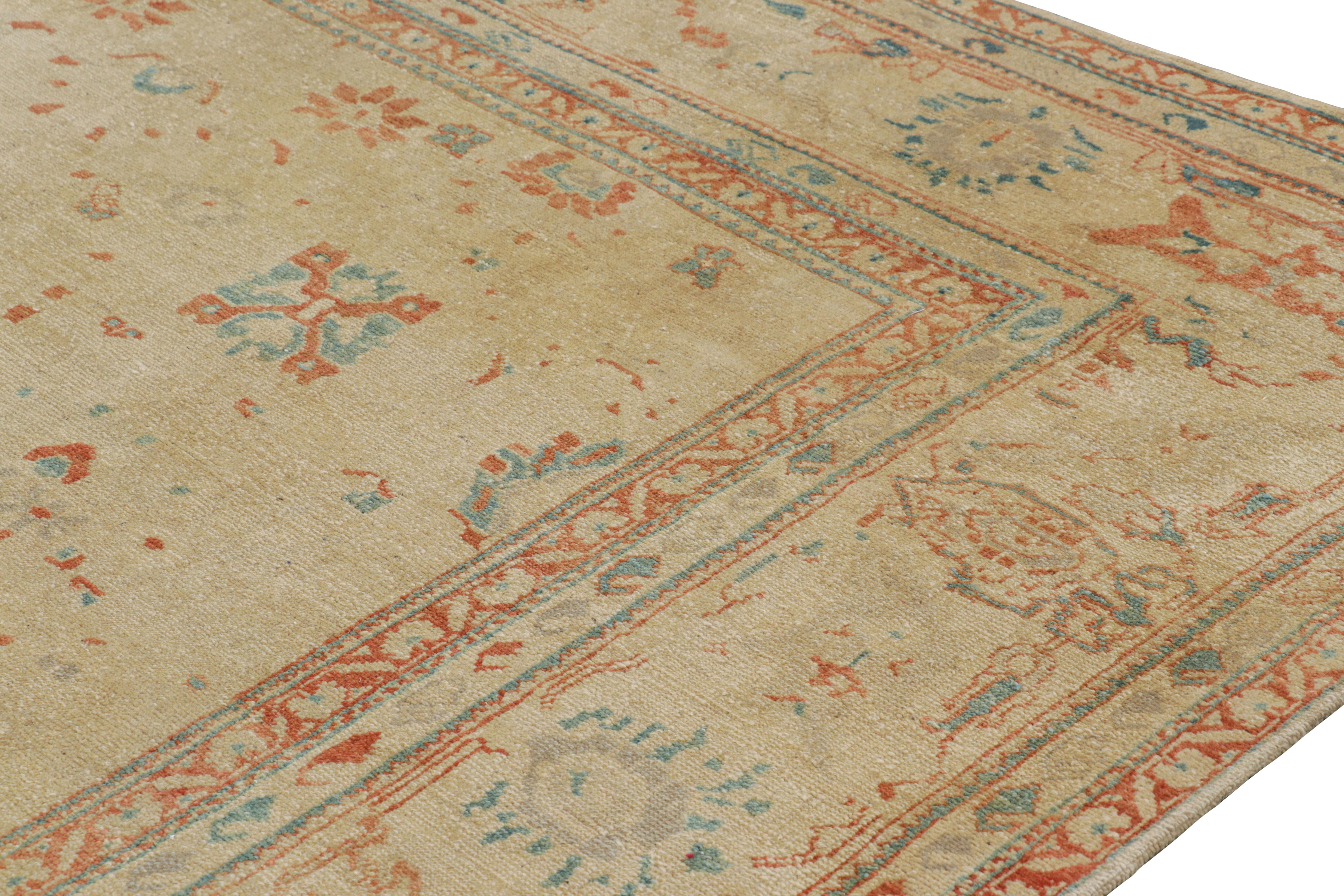 Turco Rug & Kilim è un tappeto in stile Sultanabad Rugs color crema con motivi floreali in vendita