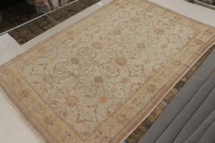 Sultanabad-Teppich von Rug & Kilim in Creme mit floralen Mustern