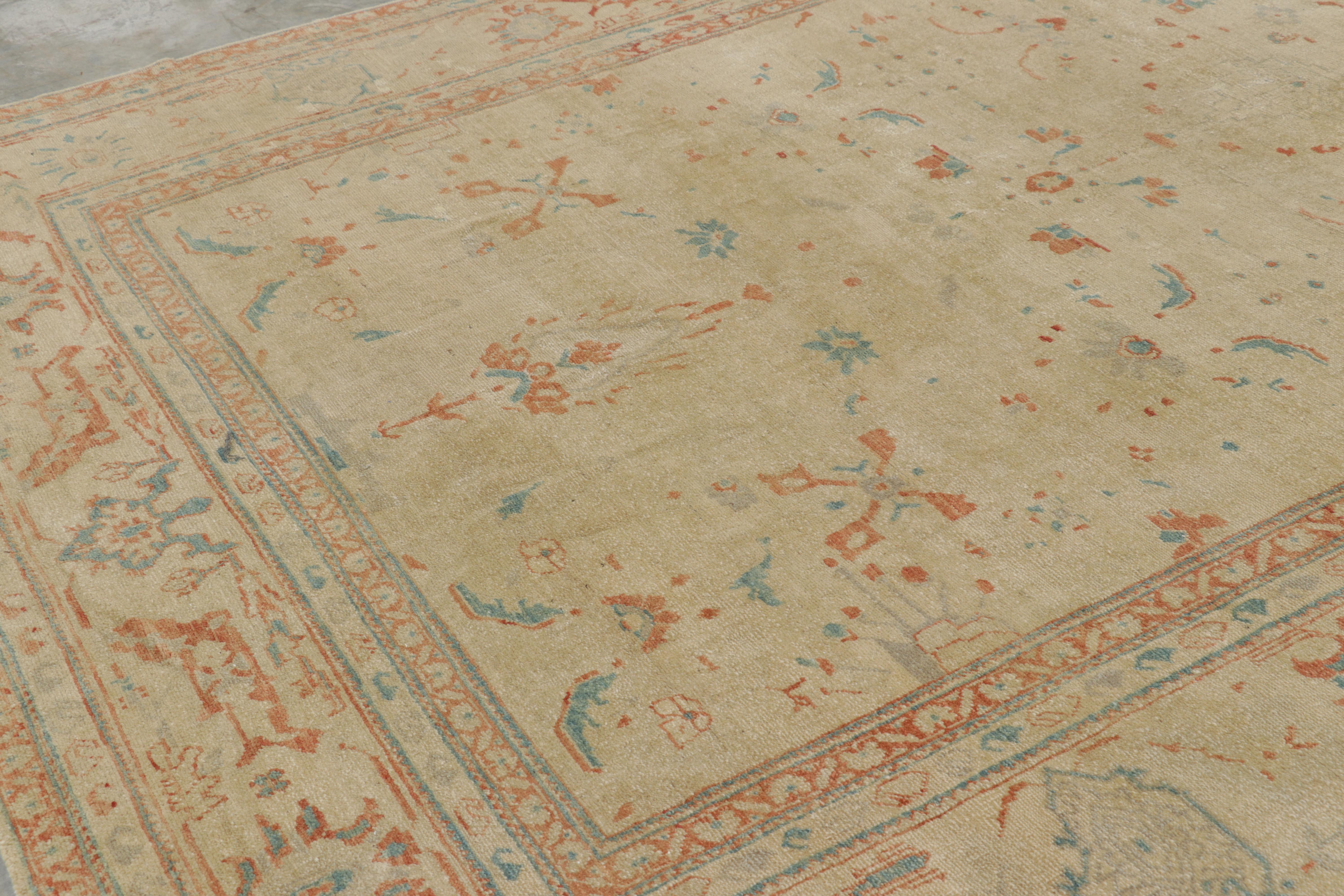 Rug & Kilim's Sultanabad Style Teppich in Creme mit floralen Mustern (21. Jahrhundert und zeitgenössisch) im Angebot