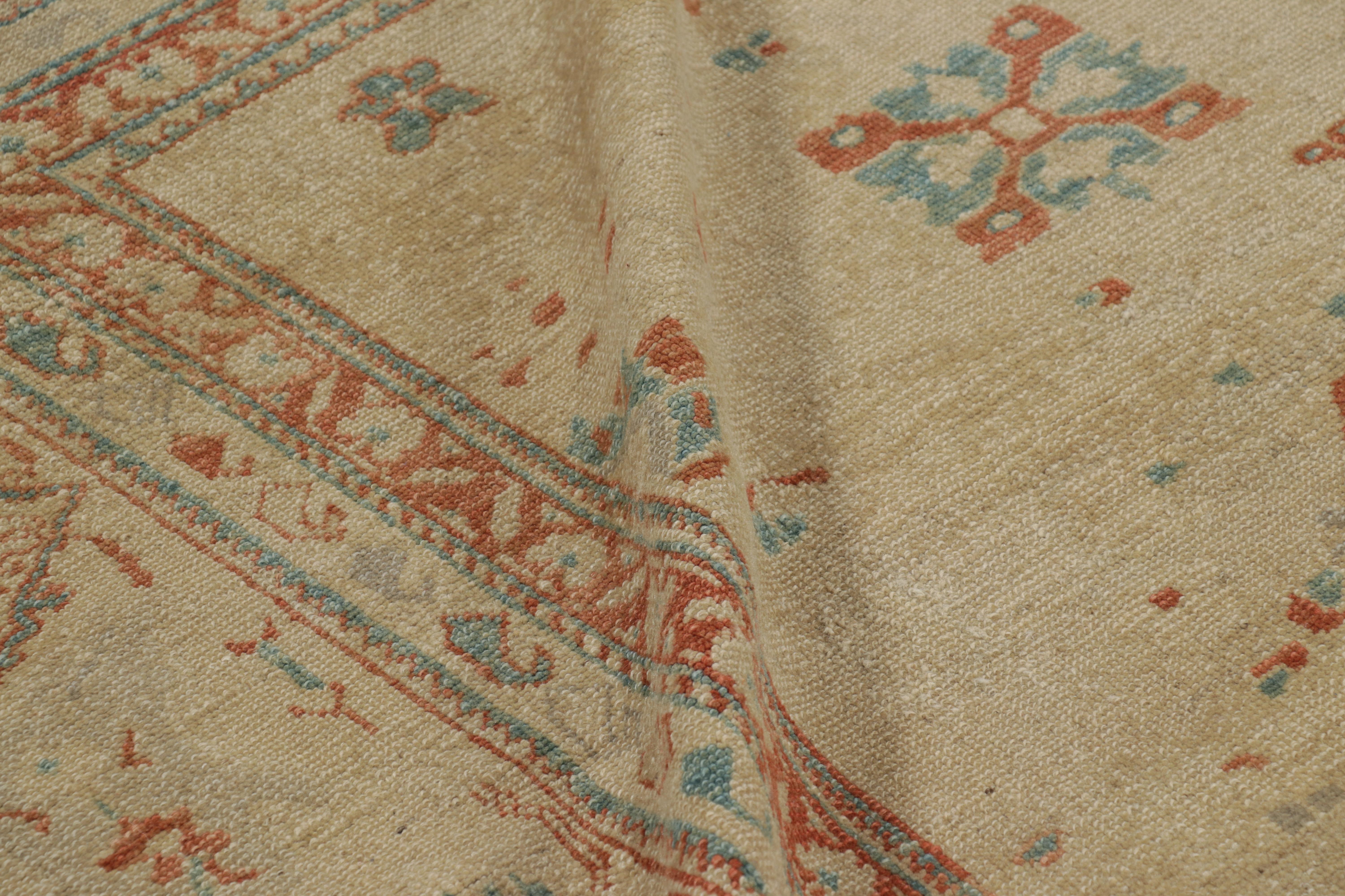 Rug & Kilim è un tappeto in stile Sultanabad Rugs color crema con motivi floreali in vendita 1