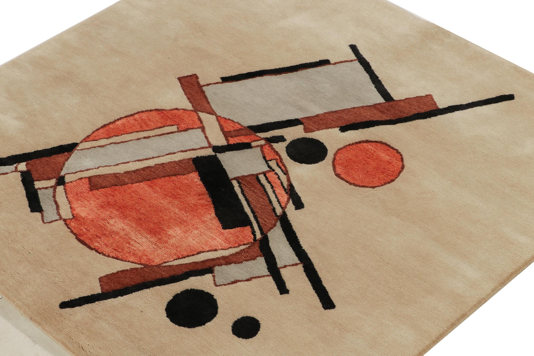 Rug & Kilim's Suprematist Style Deco Rug in Beige-Braun, Schwarz & Orange (Indisch) im Angebot