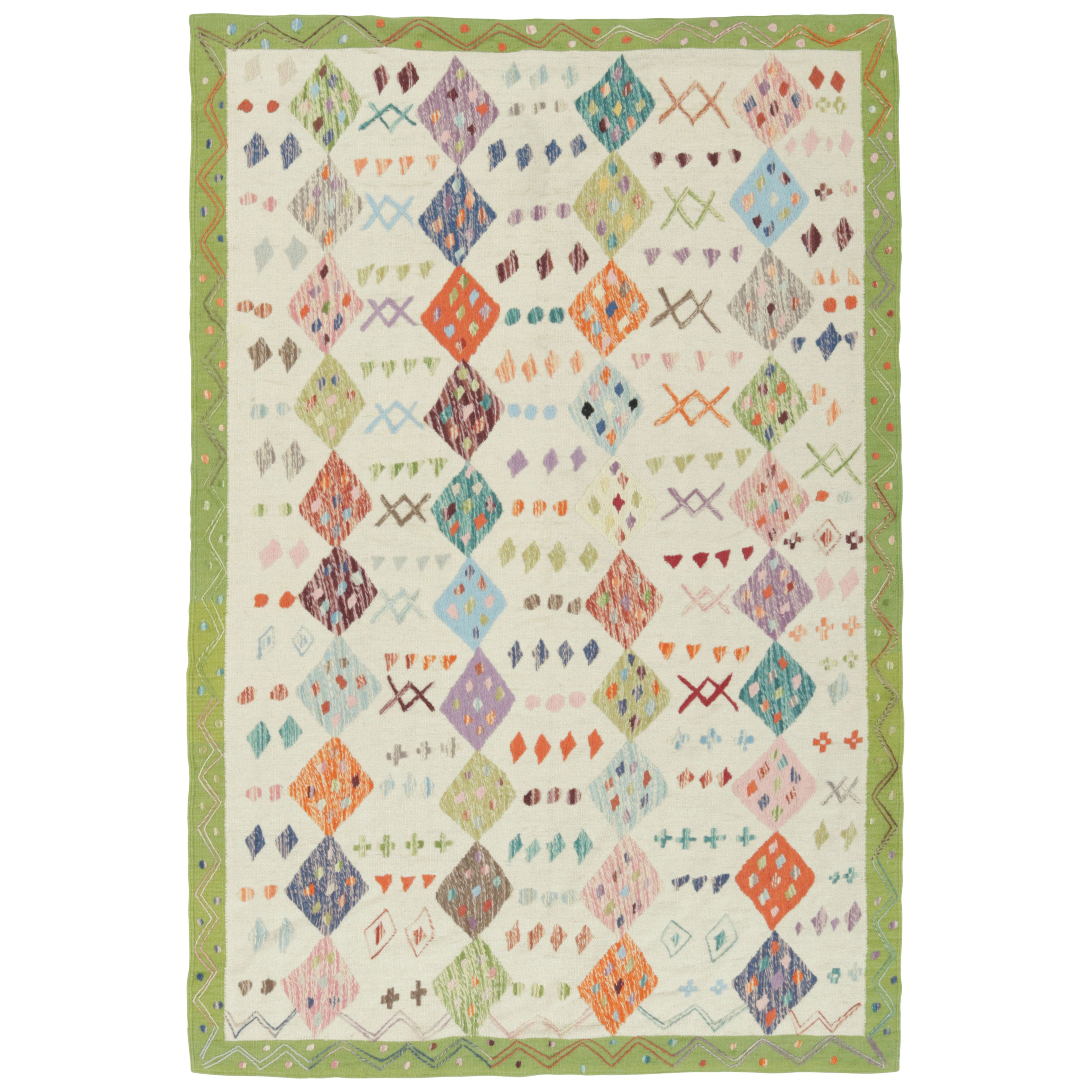 Kilim inspirado en Suzani de Rug
Kilim, marfil con diamantes policromáticos vibrantes