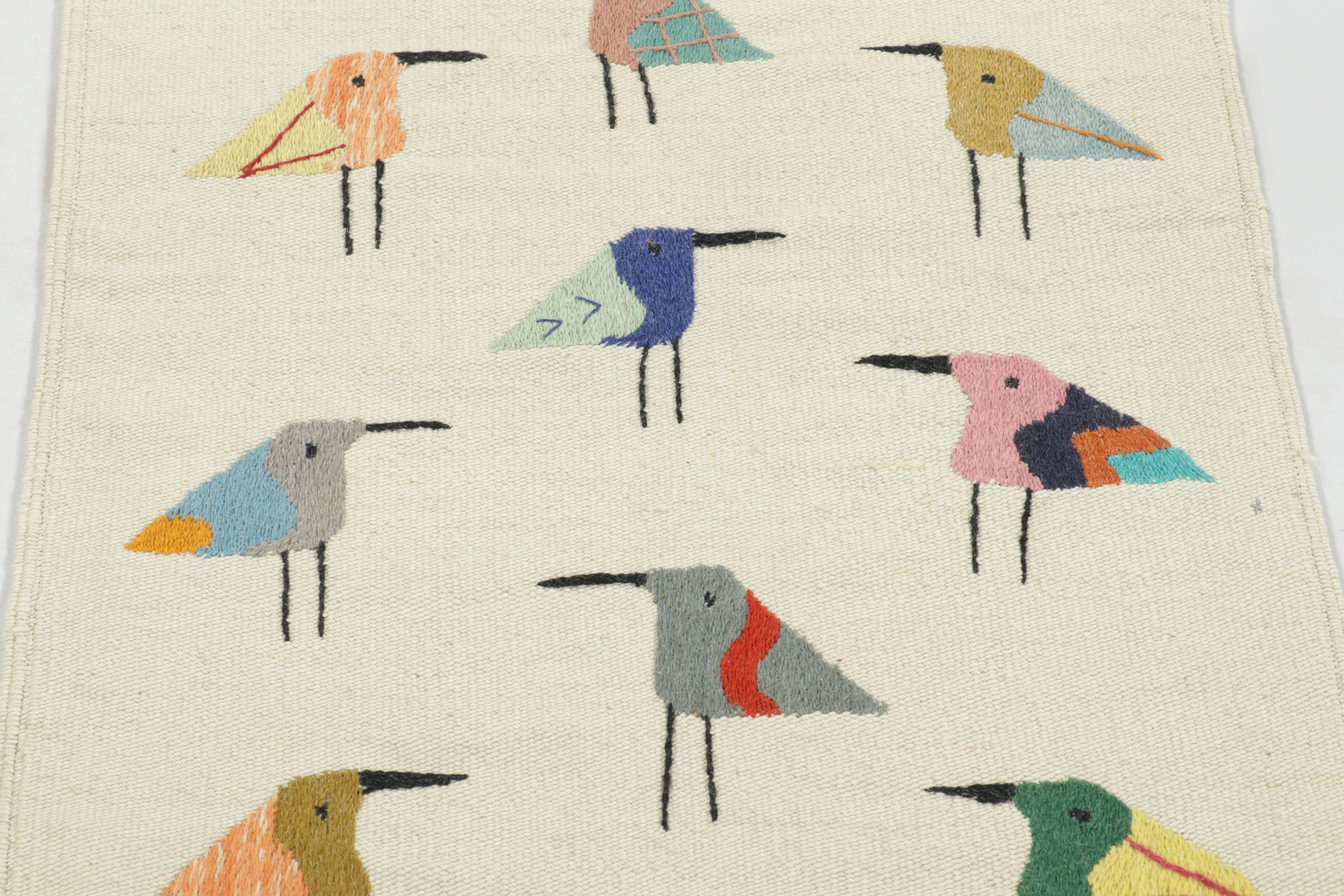 Fabricado con lana tejida a mano, este Kilim 2x6 representa una nueva y emocionante línea de Clásicos Modernos y tejidos planos contemporáneos de Rug & Kilim: una serie de diseños inspirados en los antiguos Kilims y tejidos Suzani, una de las