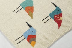 Tapis & Kilim's Suzani-Inspired Kilim Runner, White with Playful Bird Pictorials (en anglais)