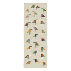 Traves de Mesa Suzani de Rug 
Kilim, Blanco con Dibujos de Pájaros Juguetones