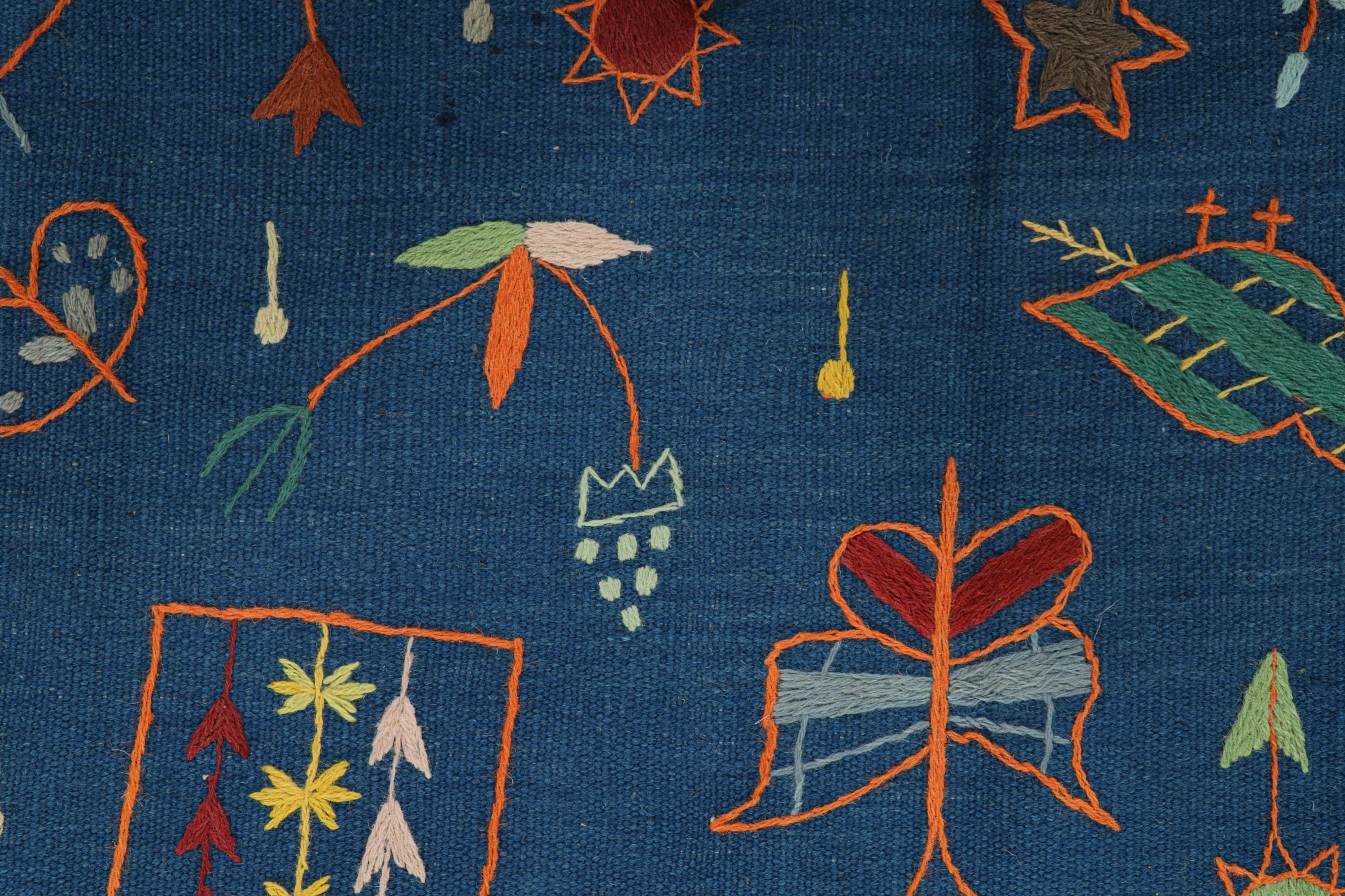 Kilim estilo Suzani de Rug & Kilim en azul marino con motivos tribales policromáticos Pakistaní en venta