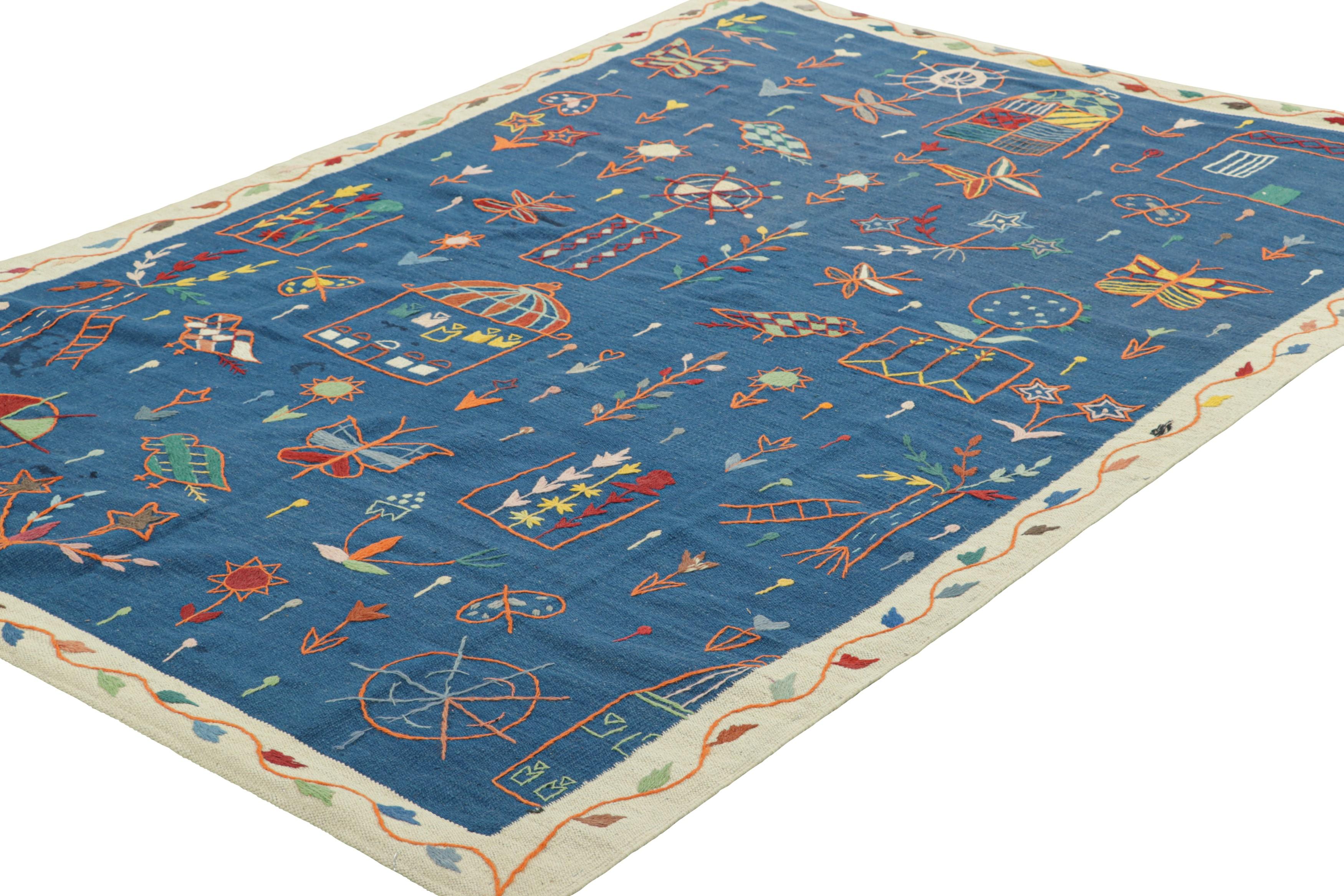 Kilim estilo Suzani de Rug & Kilim en azul marino con motivos tribales policromáticos Tejido a mano en venta