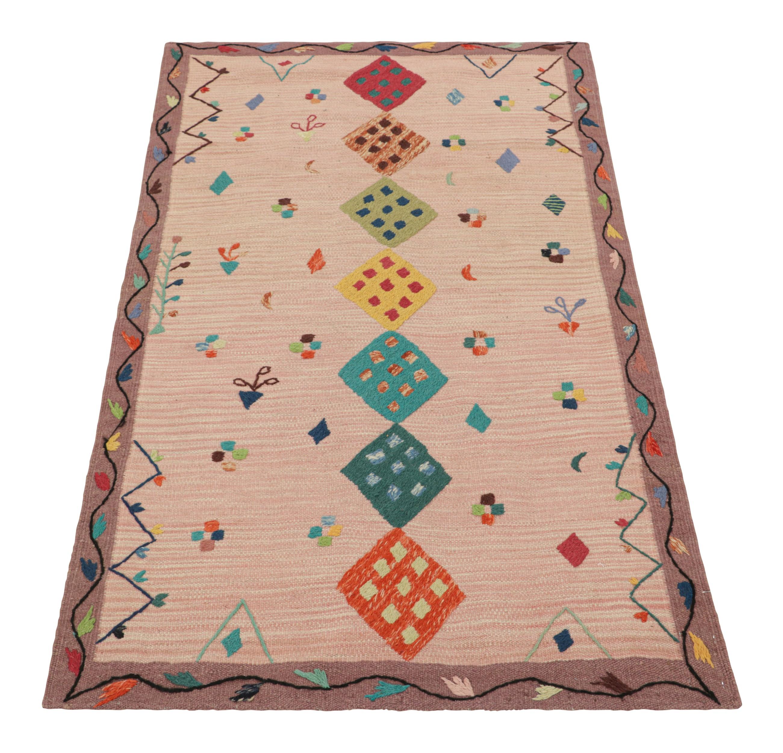 Rug & Kilim's Suzani Style Kilim in Pink with Polychromatic Diamond Medallions (Kilim de style Suzani en rose avec des médaillons de diamants polychromes) Neuf - En vente à Long Island City, NY
