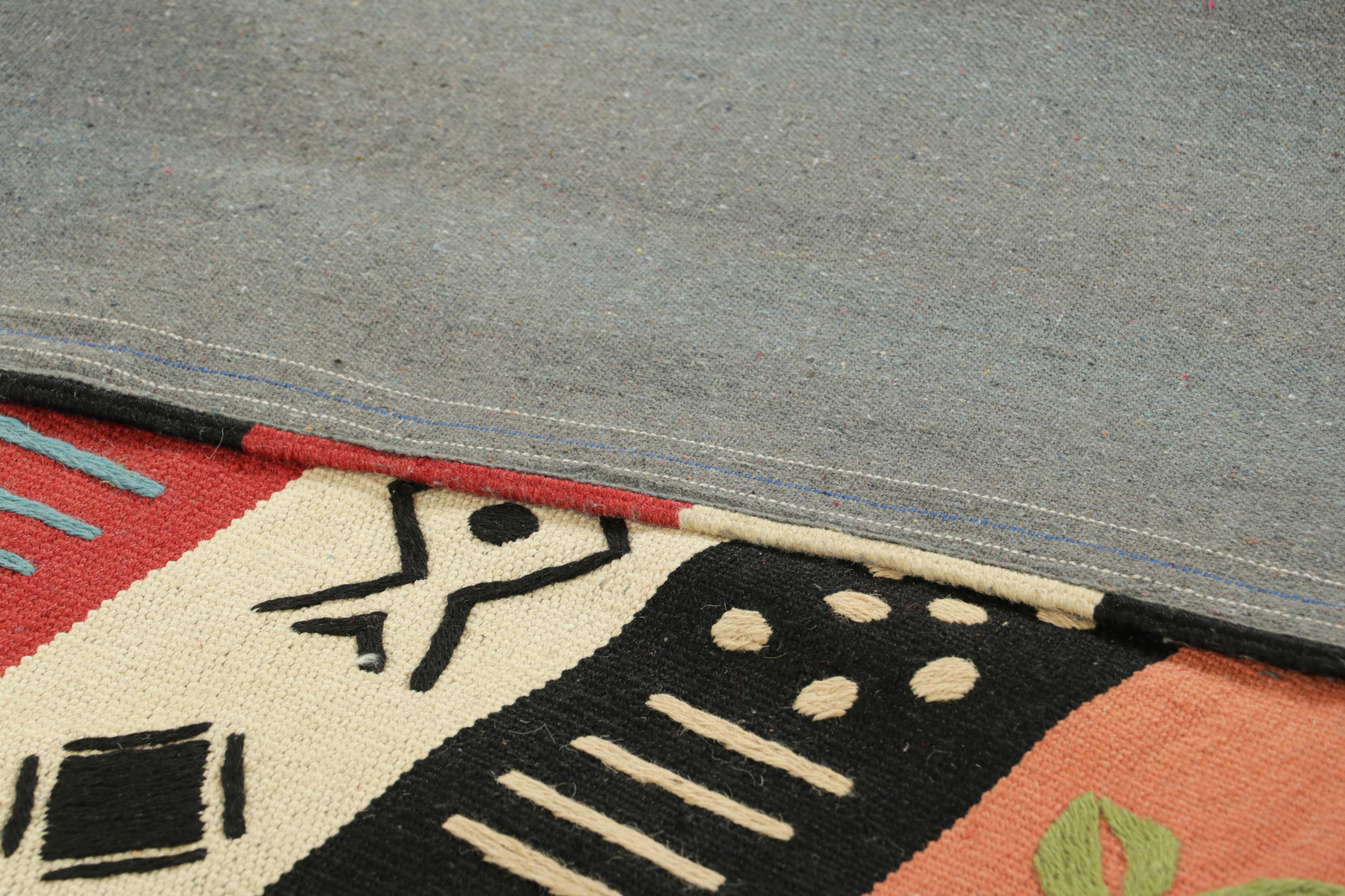 Lana Rug & Kilim: Kilim in stile Suzani con strisce e motivi geometrici tribali in vendita