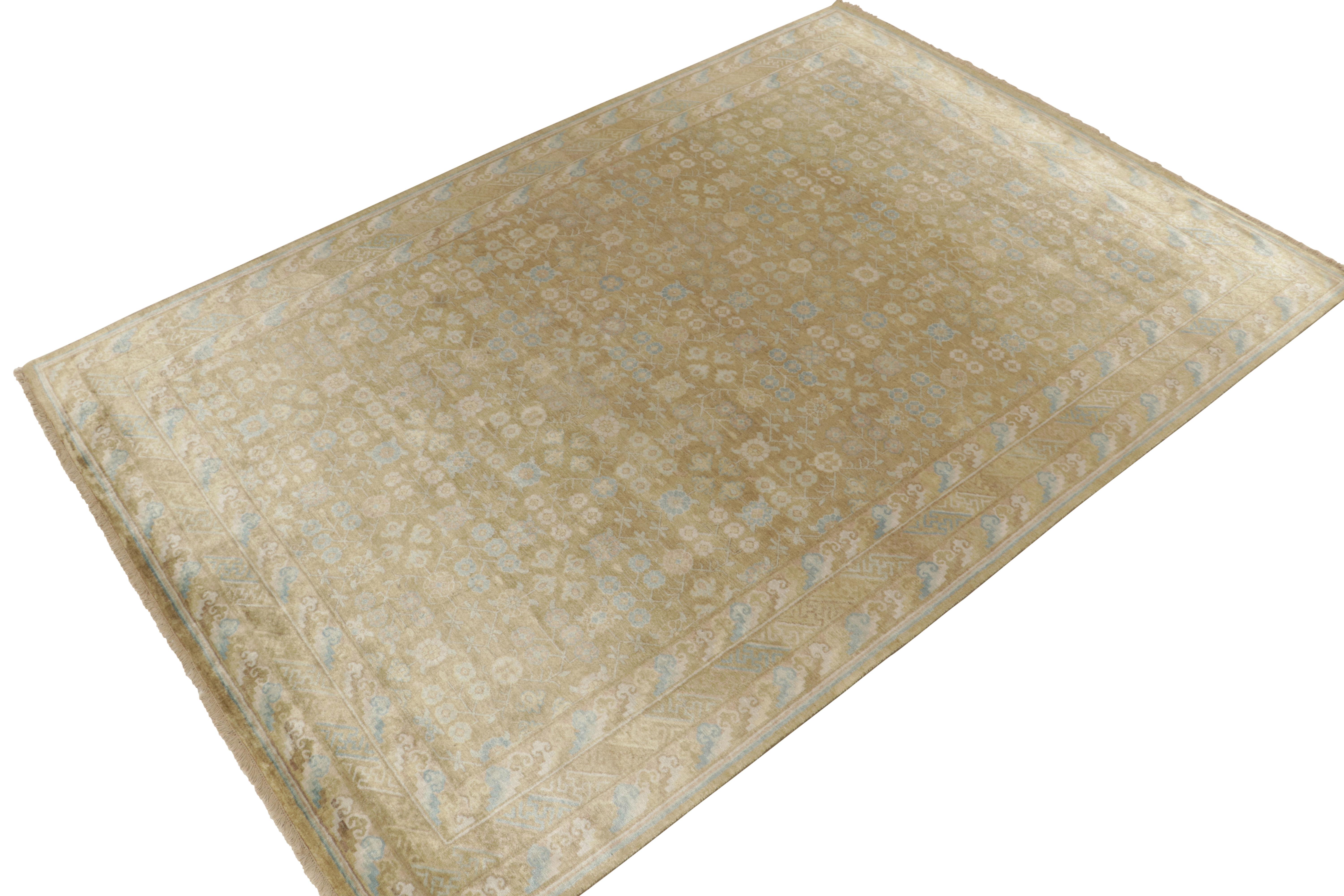 Noué à la main dans une soie luxueuse, ce tapis contemporain 8x12 de notre collection Modern Classics reprend de manière unique les styles des tapis anciens de Khotan-Samarkand.

Sur le Design/One : Une échelle gracieuse accueille une harmonie de