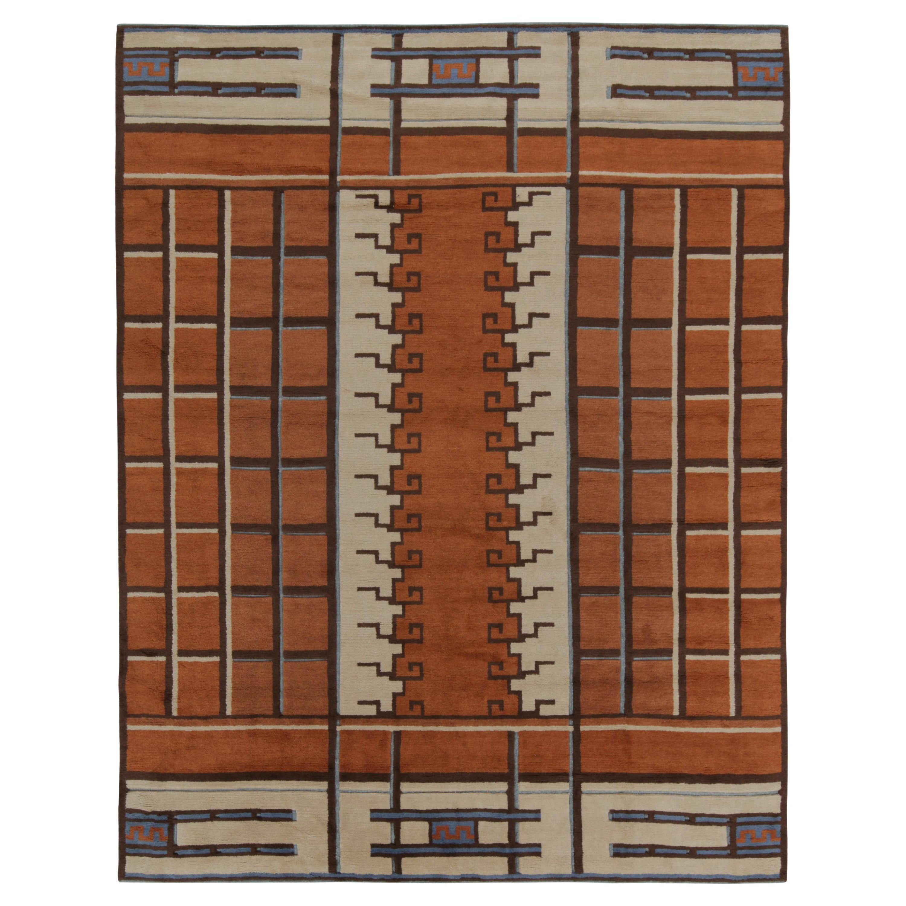 Rug & Kilim è un tappeto in stile Swedish Deco con motivi arancio-ruggine, beige-marrone e blu.