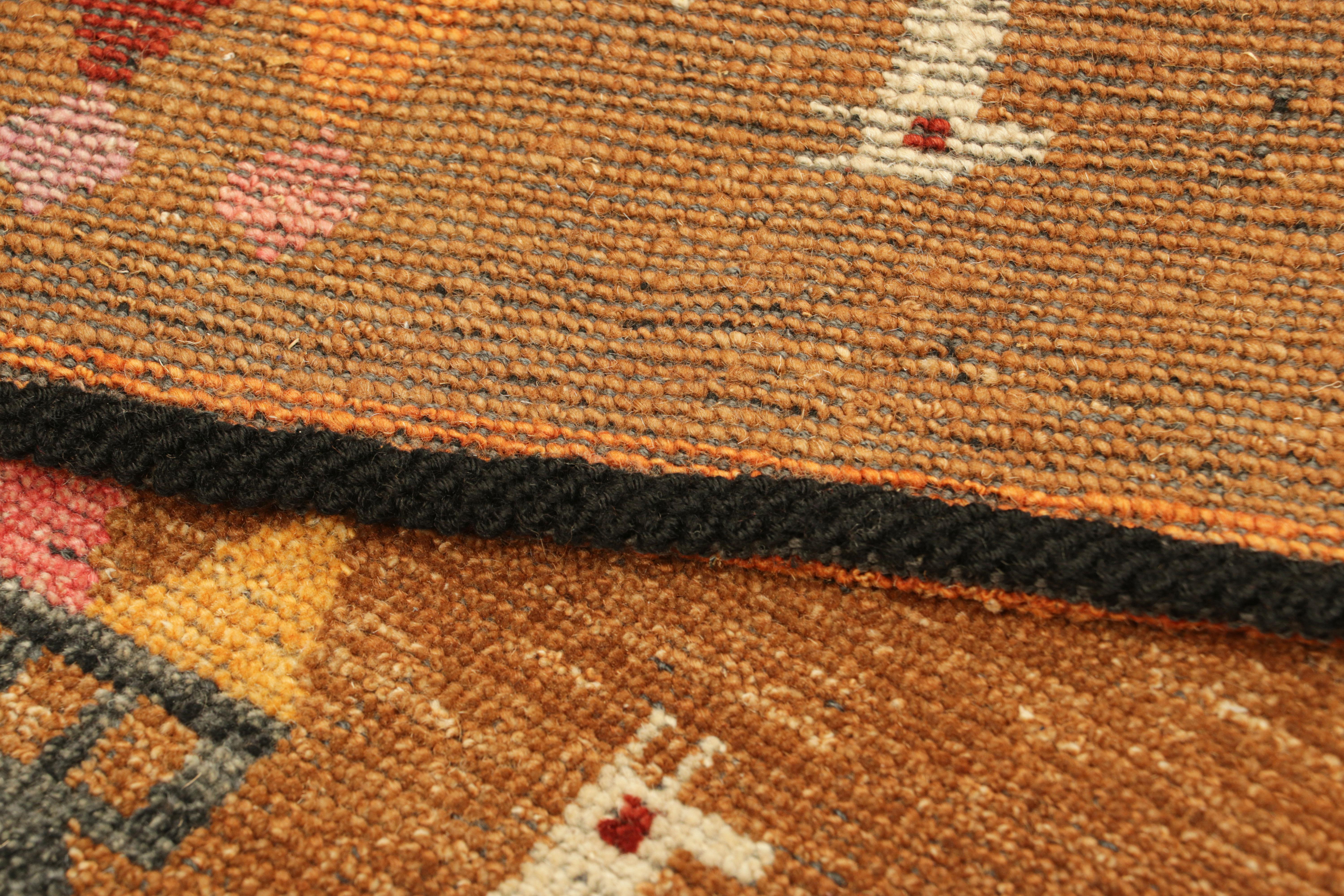 Noué à la main en laine, ce tapis 2x3 est un nouvel ajout à la collection Burano de Rug & Kilim, inspirée par l'art populaire scandinave du milieu du siècle, avec des motifs géométriques représentant des animaux.

Sur le Design : 

Un champ et une