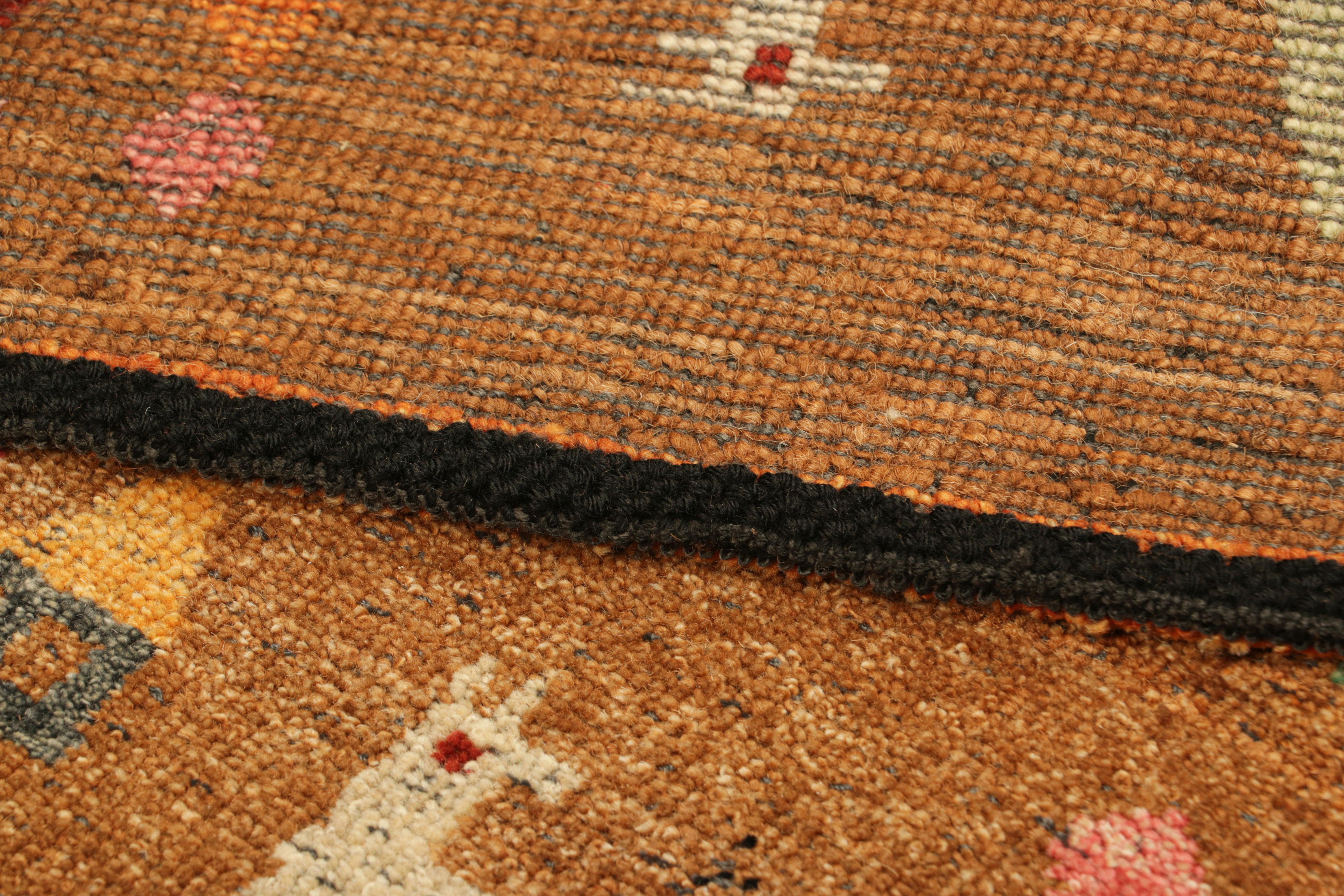 Annodato a mano in lana, questo tappeto 2x3 è un'entusiasmante novità della collezione Burano di Rug & Kilim, ispirata all'arte popolare scandinava di metà secolo con motivi geometrici che raffigurano animali.

Sul design: 

Un campo e un bordo di