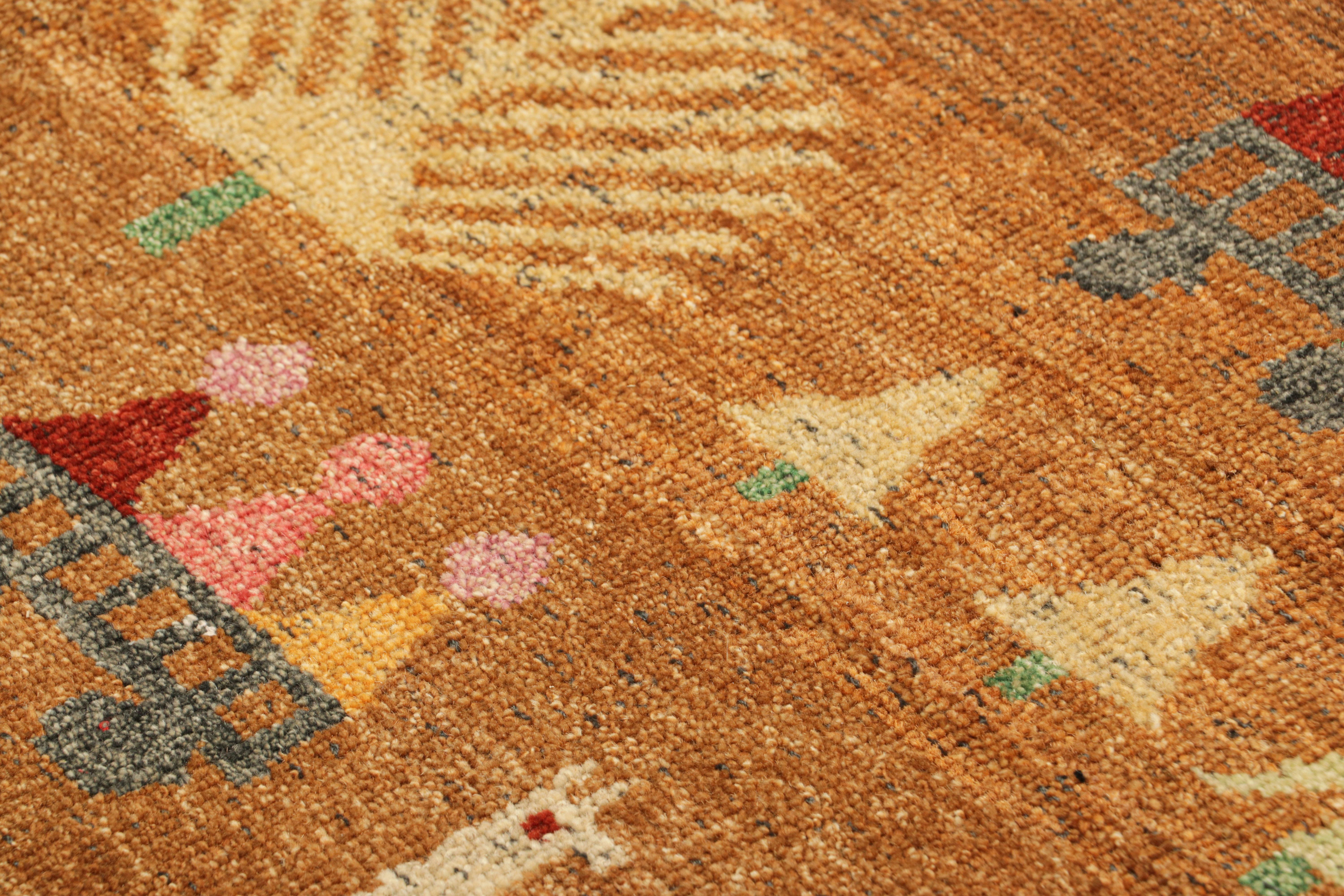XXI secolo e contemporaneo Rug & Kilim è un tappeto in stile svedese in marrone con motivi geometrici figurativi in vendita