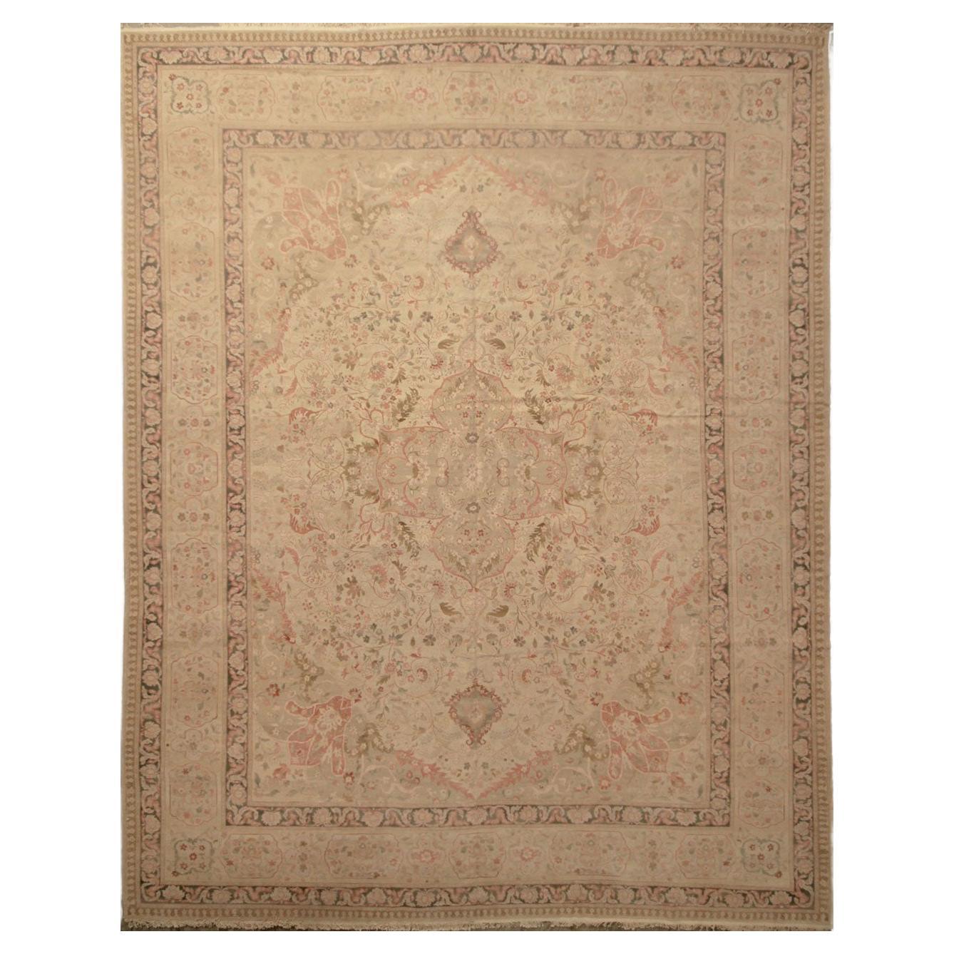 Teppich & Kelim-Teppich im Täbris-Stil mit floralem Medaillon aus cremefarbener, rosa und grüner Wolle