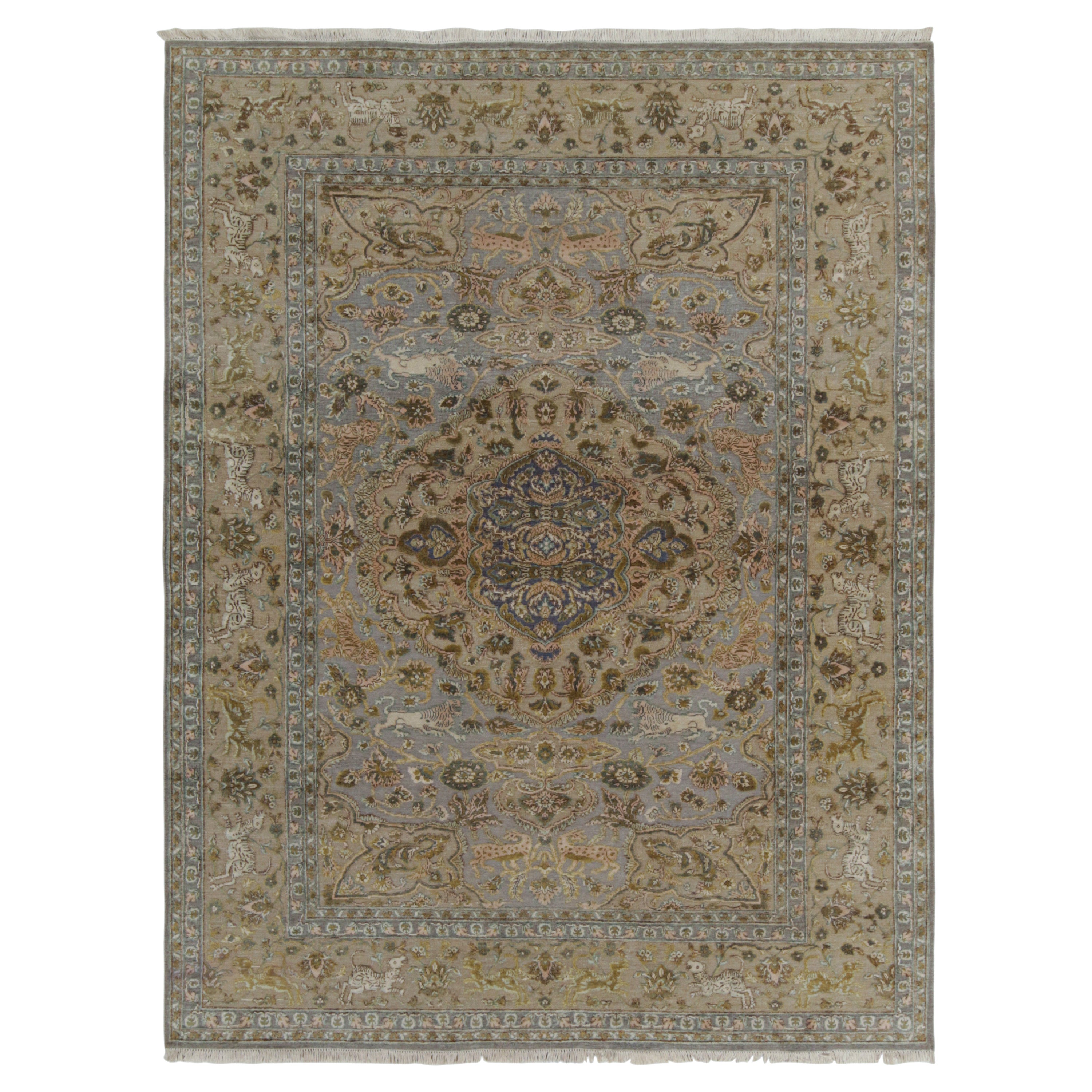 Rug & Kilim è un tappeto a medaglioni in stile Tabriz in blu, verde e beige-marrone.