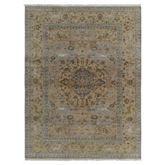 Rug & Kilim è un tappeto a medaglioni in stile Tabriz in blu, verde e beige-marrone.
