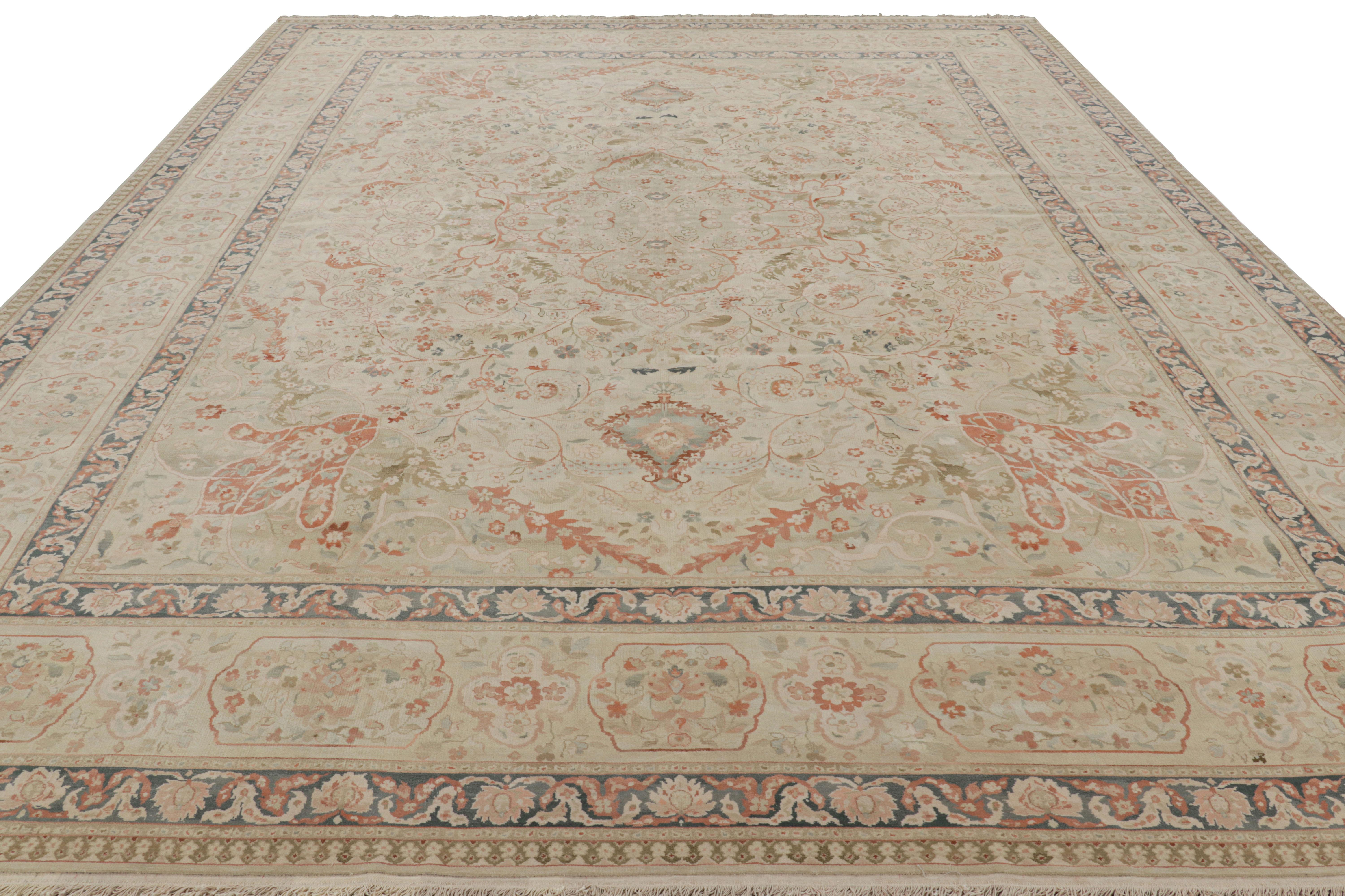 Rug & Kilim - Tappeto in stile Tabriz con motivi floreali in verde e rosa In condizioni Nuovo in vendita a Long Island City, NY