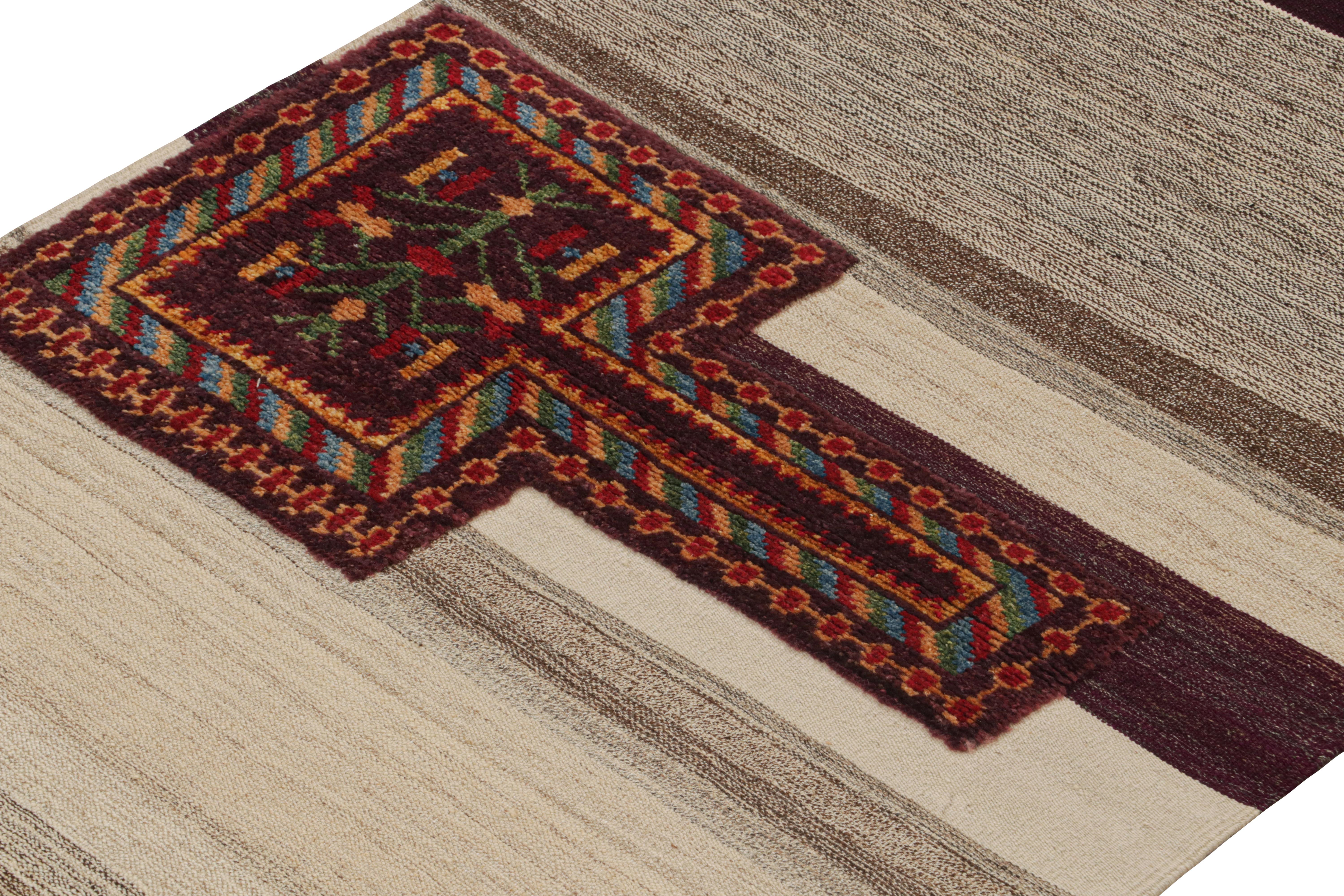 Turco Rug & Kilim: Kilim persiano in stile Tacheh in beige e grigio in vendita