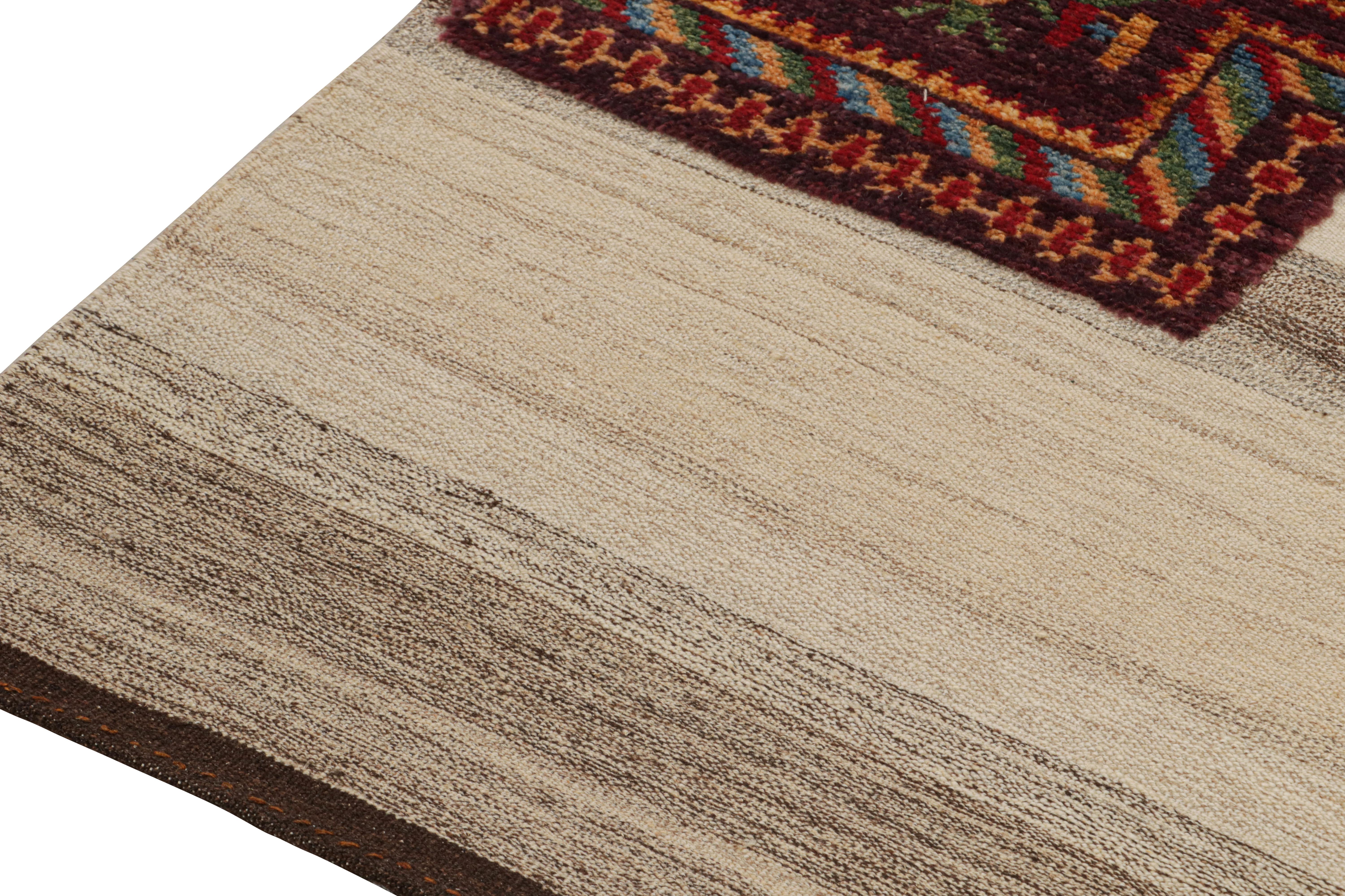 Annodato a mano Rug & Kilim: Kilim persiano in stile Tacheh in beige e grigio in vendita