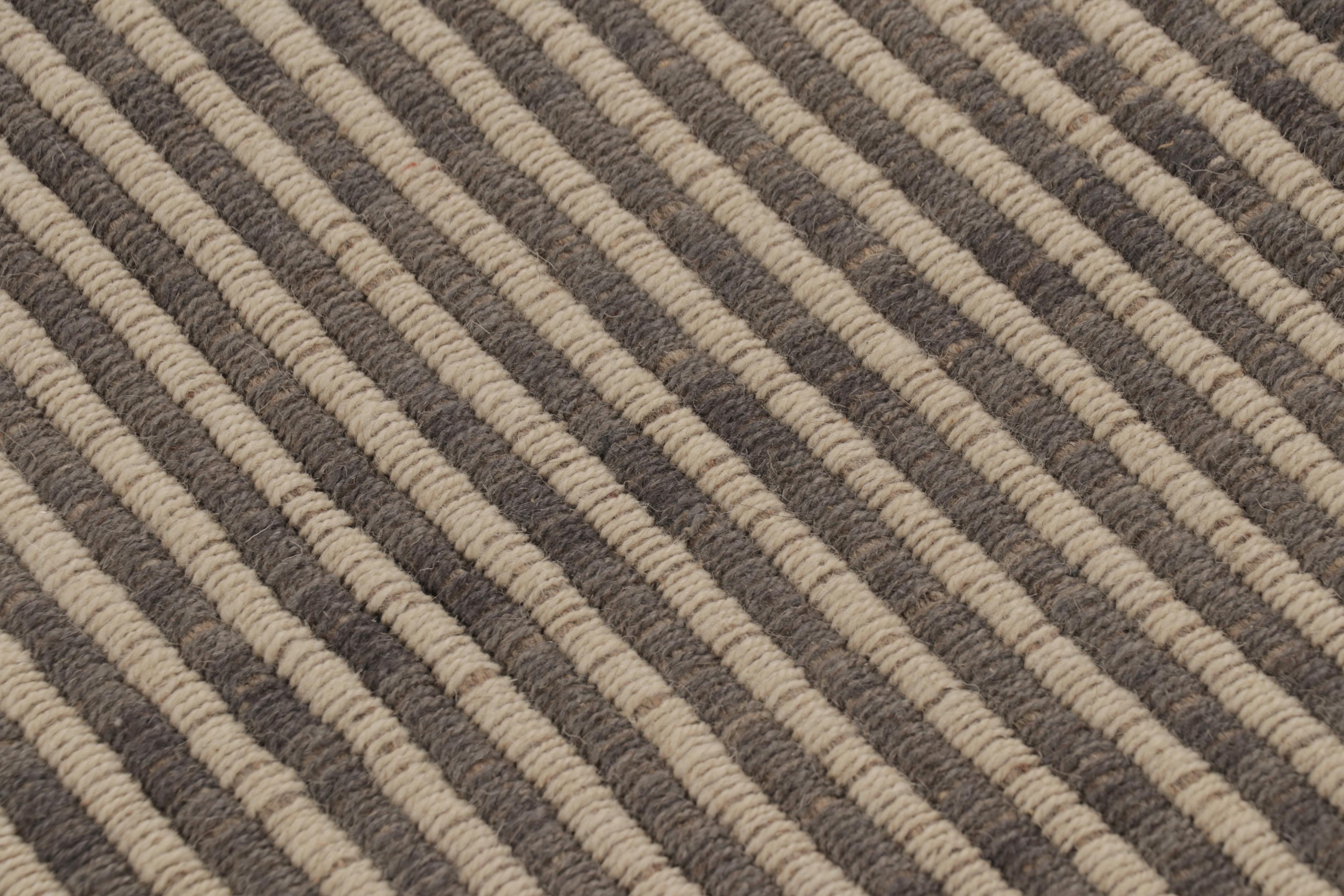 Rug & Kilim è un tappeto quadrato a strisce verdi e azzurre con accenti testuali. In condizioni Nuovo in vendita a Long Island City, NY