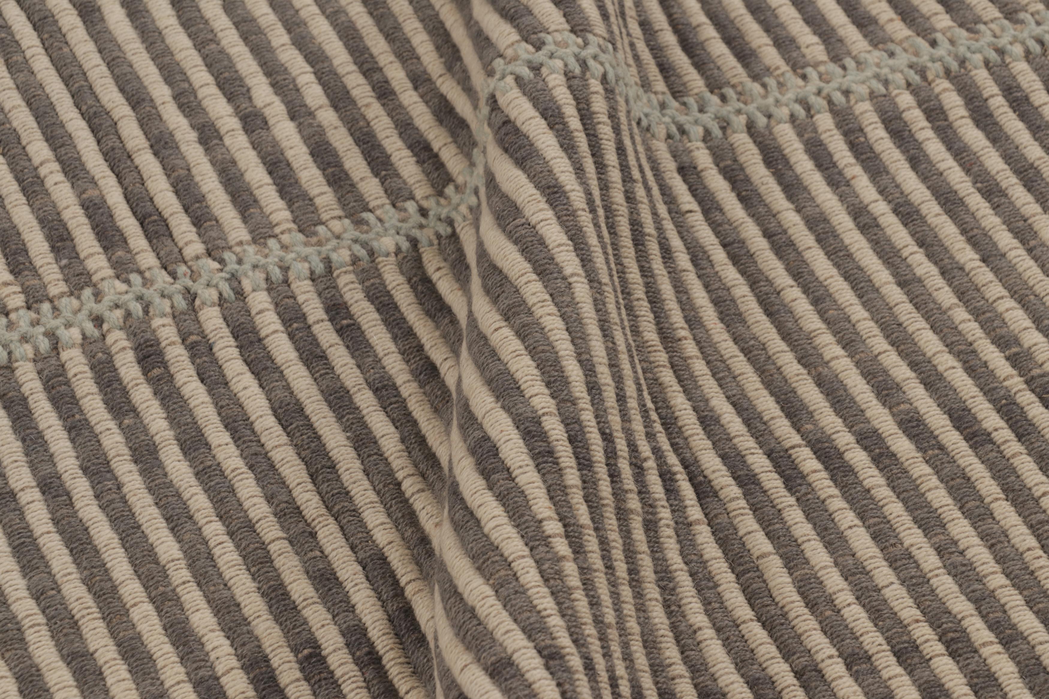 XXI secolo e contemporaneo Rug & Kilim è un tappeto quadrato a strisce verdi e azzurre con accenti testuali. in vendita