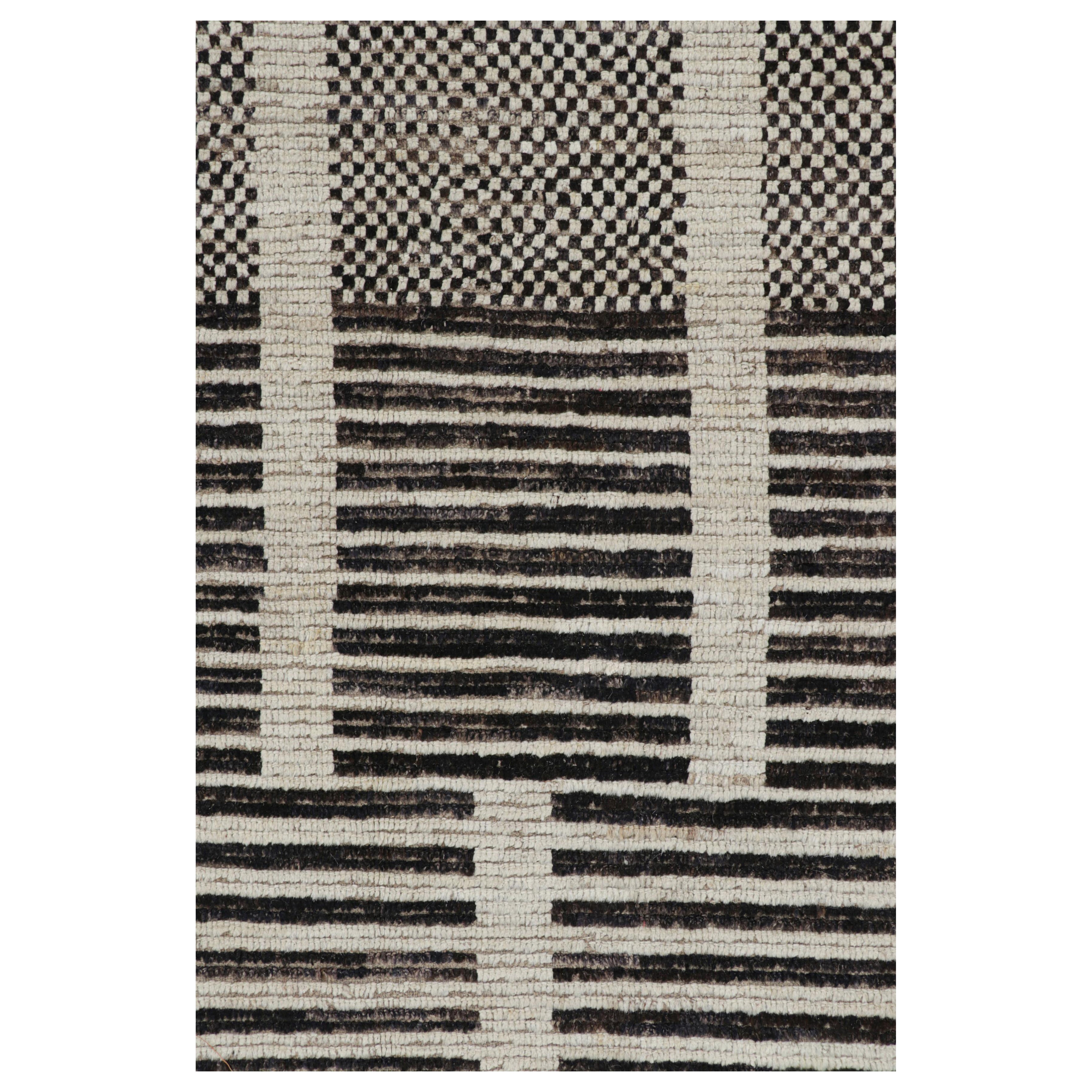 Rug
Kilim
s Textur-Kilim in schwarzen und weißen Streifen und geometrischen Mustern