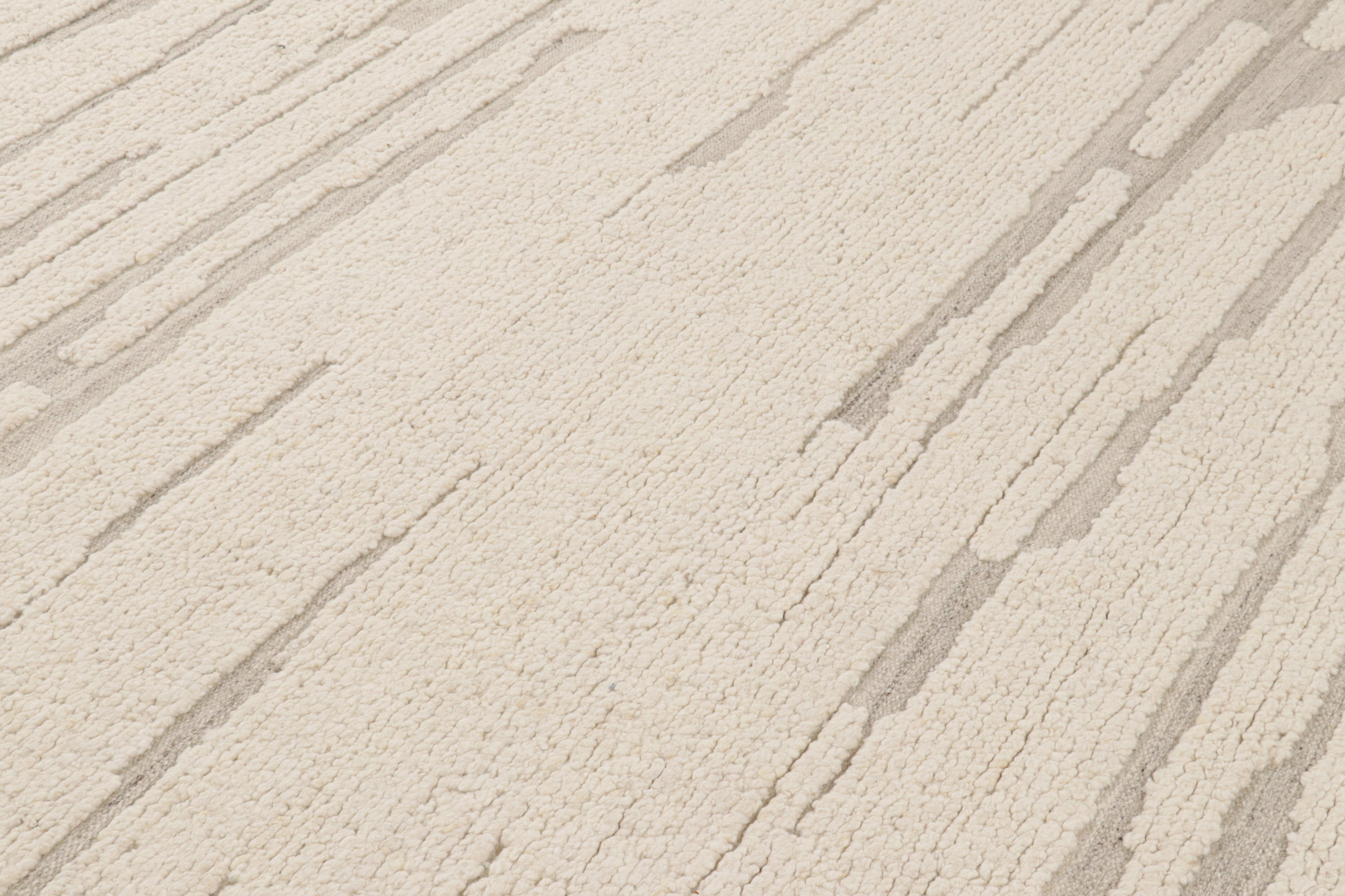 Dieser handgewebte 8x10-Kilim aus Wolle hat eine aufregende neue boucle-ähnliche Textur und stammt aus einer innovativen neuen zeitgenössischen Flachgewebe-Kollektion von Rug & Kilim'S Modern and Textural Rug Collections. 

Über das Design: 

Weiße