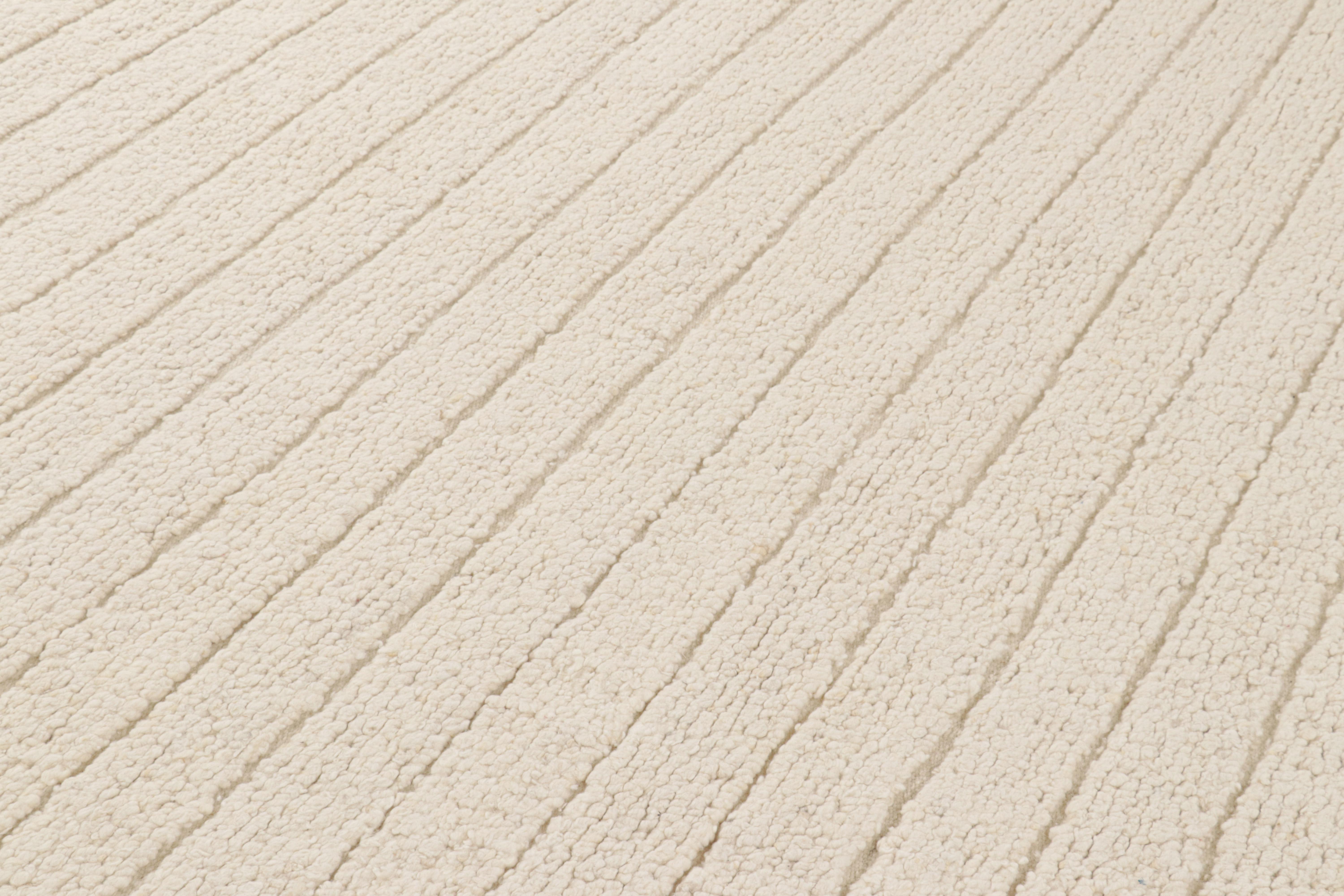 Dieser handgewebte 8x10-Kilim aus Wolle hat eine aufregende neue boucle-ähnliche Textur und stammt aus einer innovativen neuen zeitgenössischen Flachgewebe-Kollektion von Rug & Kilim'S Modern and Textural Rug Collections.

Über das Design: 

Weiße